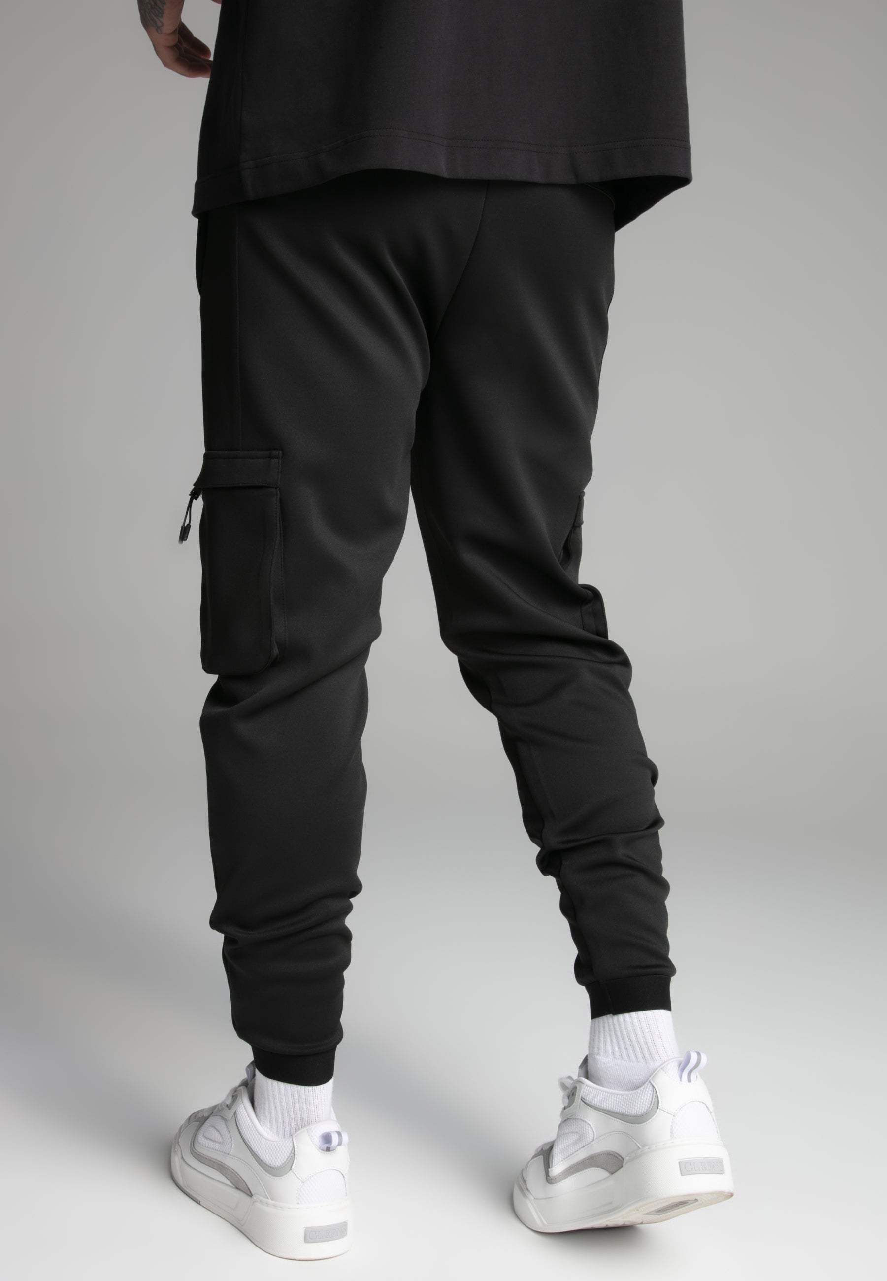 Cargo Joggers in Black Pantalons SikSilk