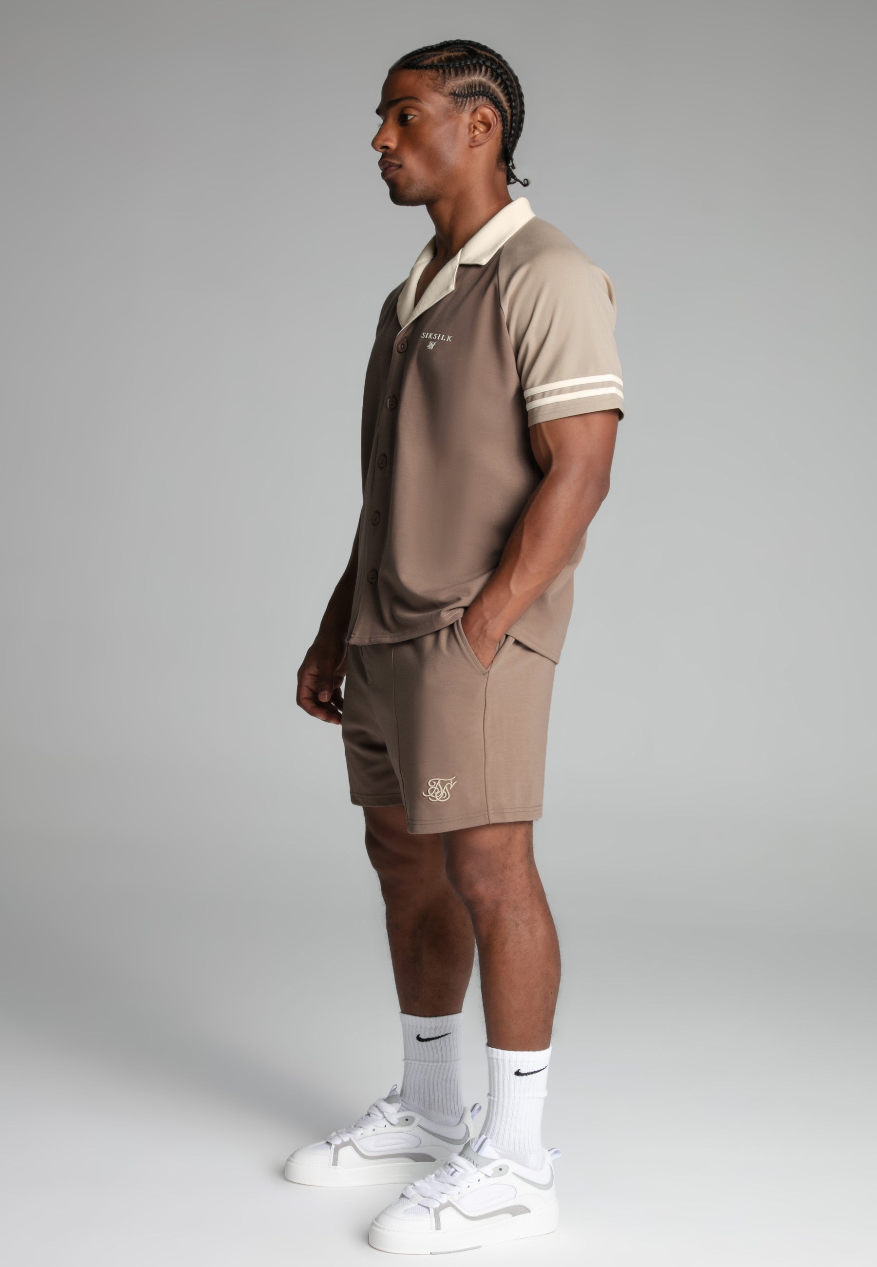 Retro Resort Shirt in Beige Chemises SikSilk