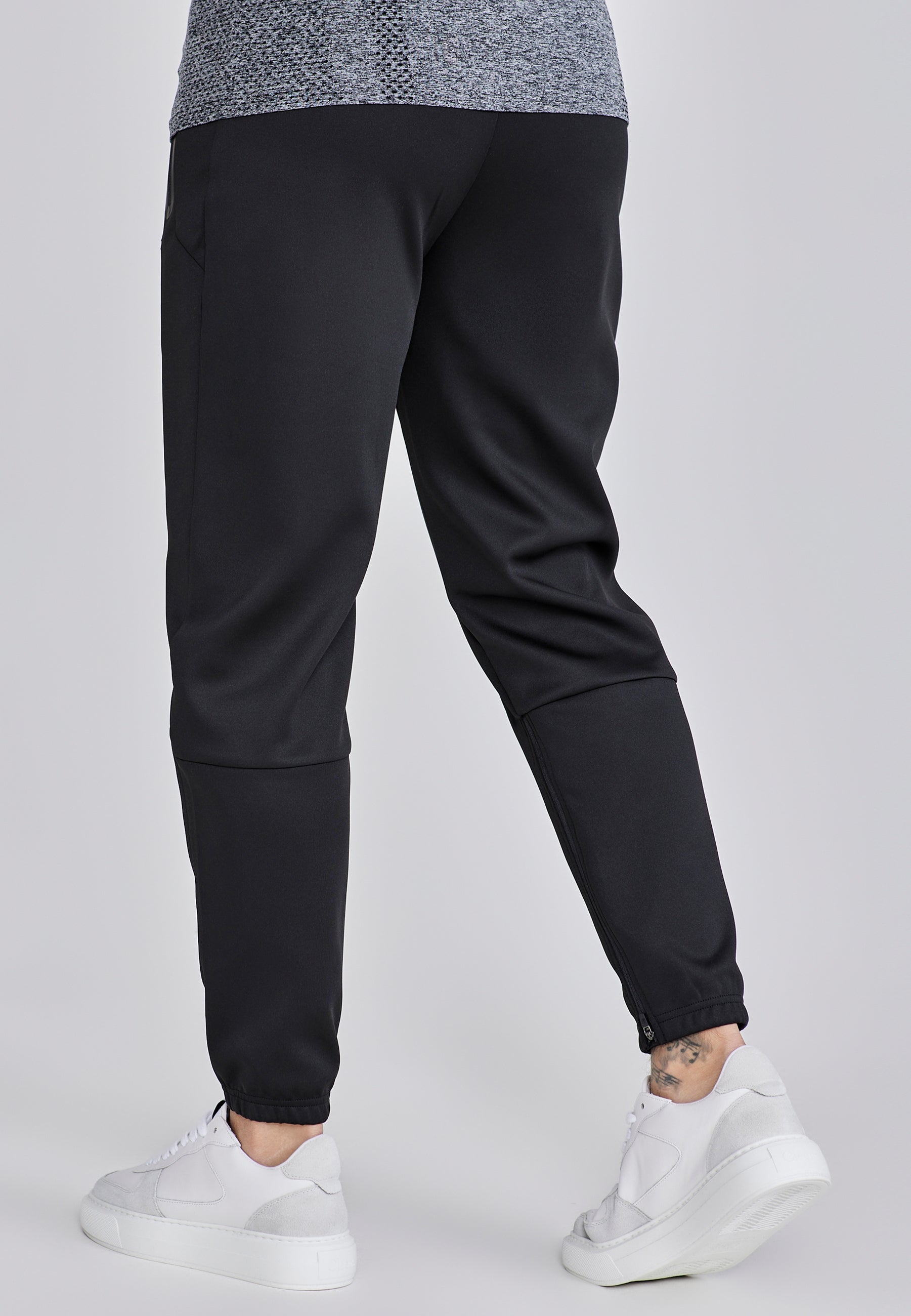 Tapered Joggers in Black Pantalon SikSilk