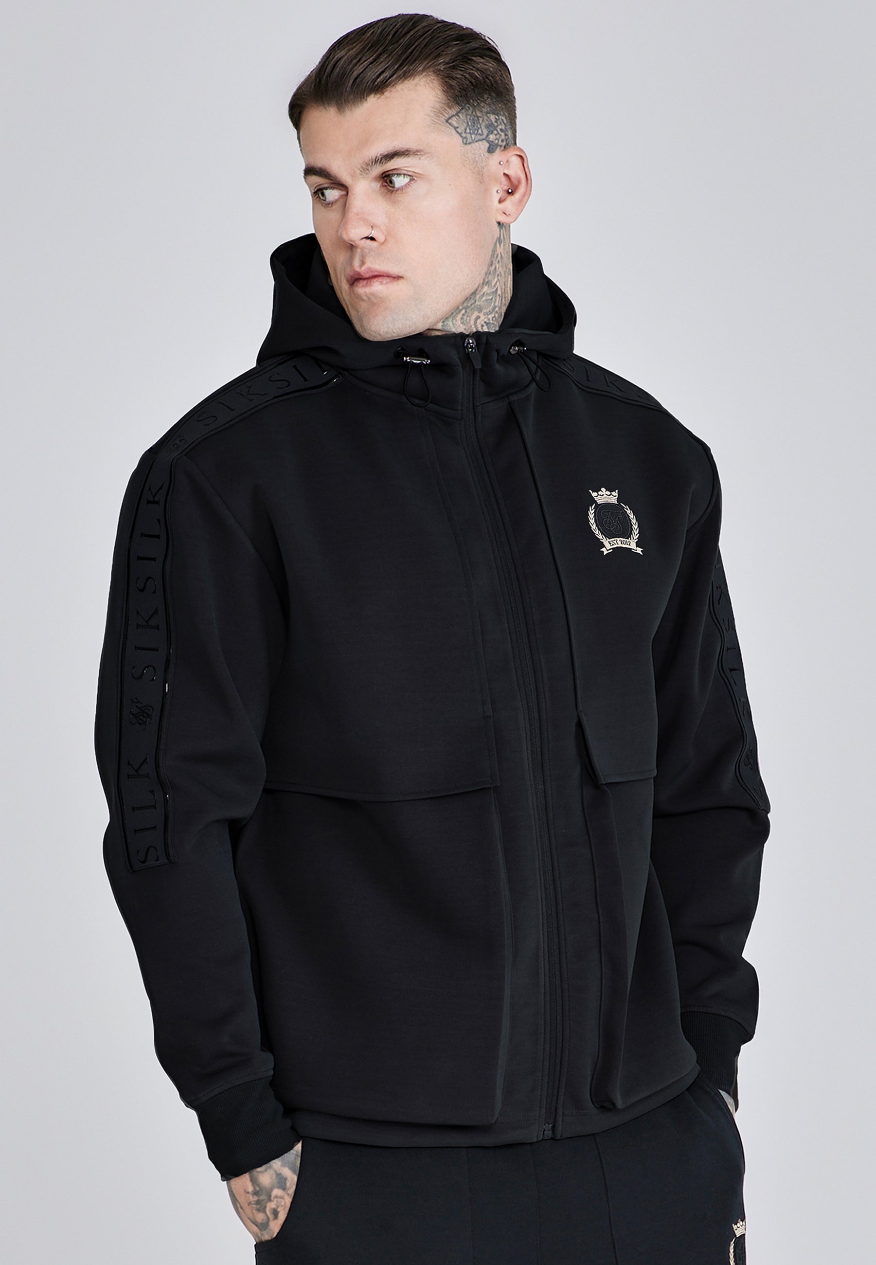 Utility Hoodie in Black Vestes à capuche SikSilk