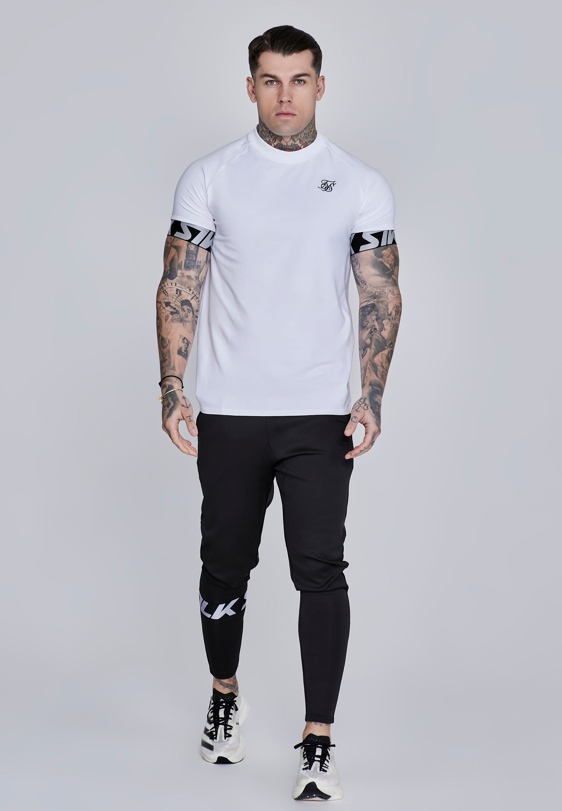 Muscle Fit Joggers in Black Pantalon SikSilk