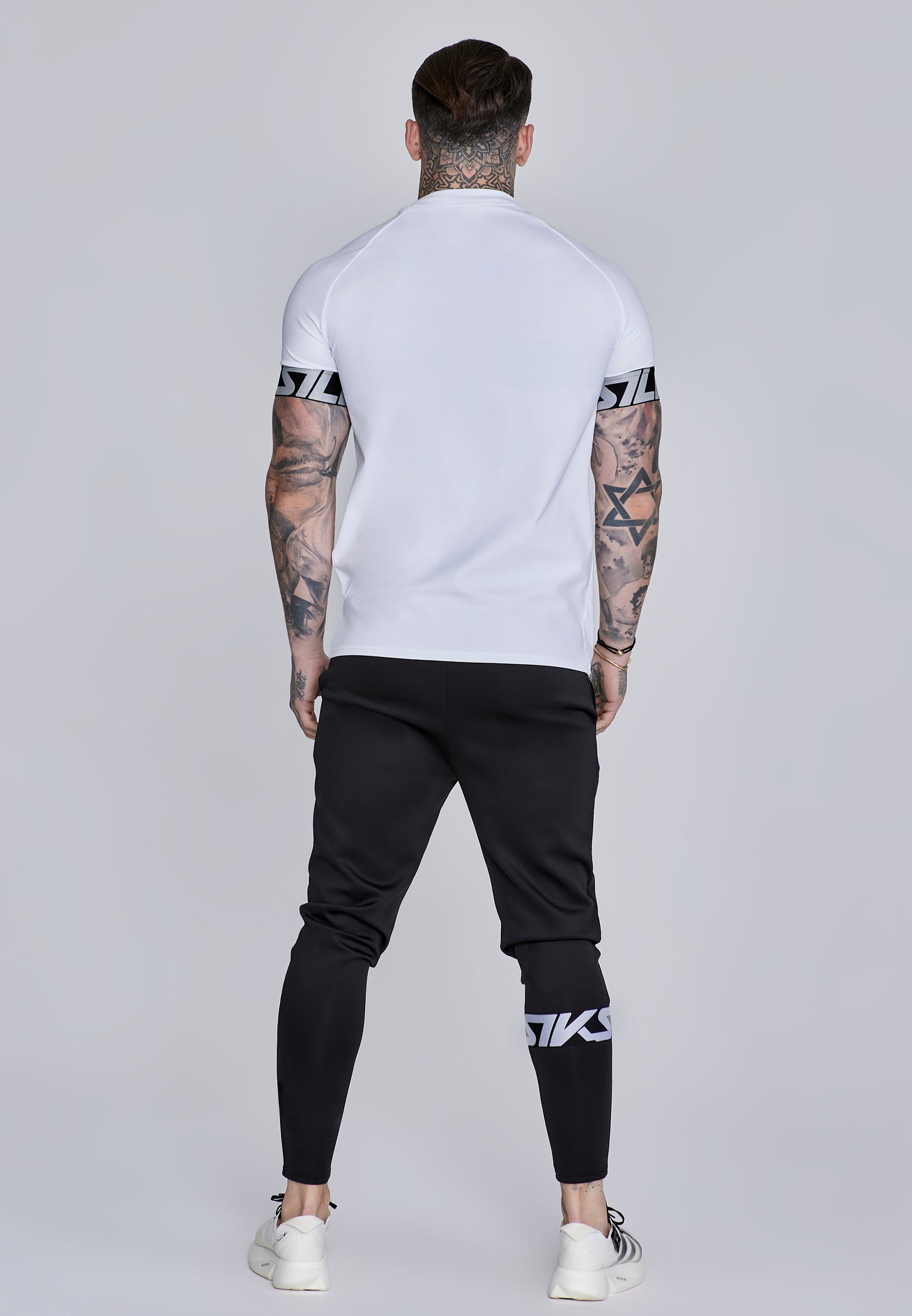 Muscle Fit Joggers in Black Pantalon SikSilk