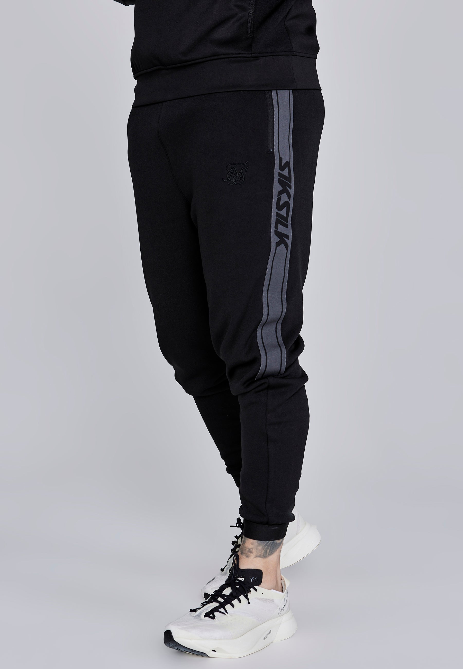 Muscle Fit Joggers in Black Pantalon SikSilk
