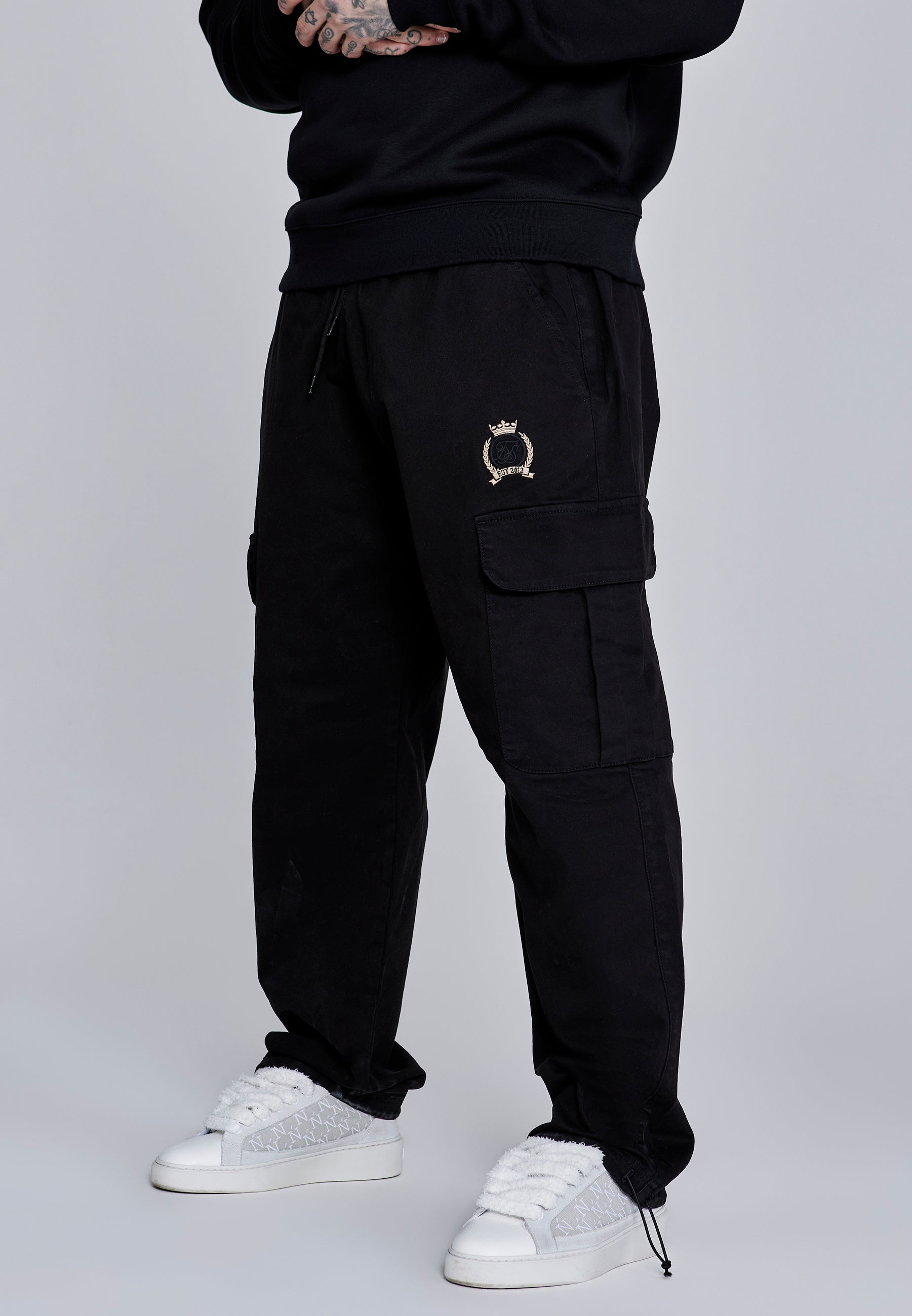 Loose Fit Cargos in Black Pantalons SikSilk