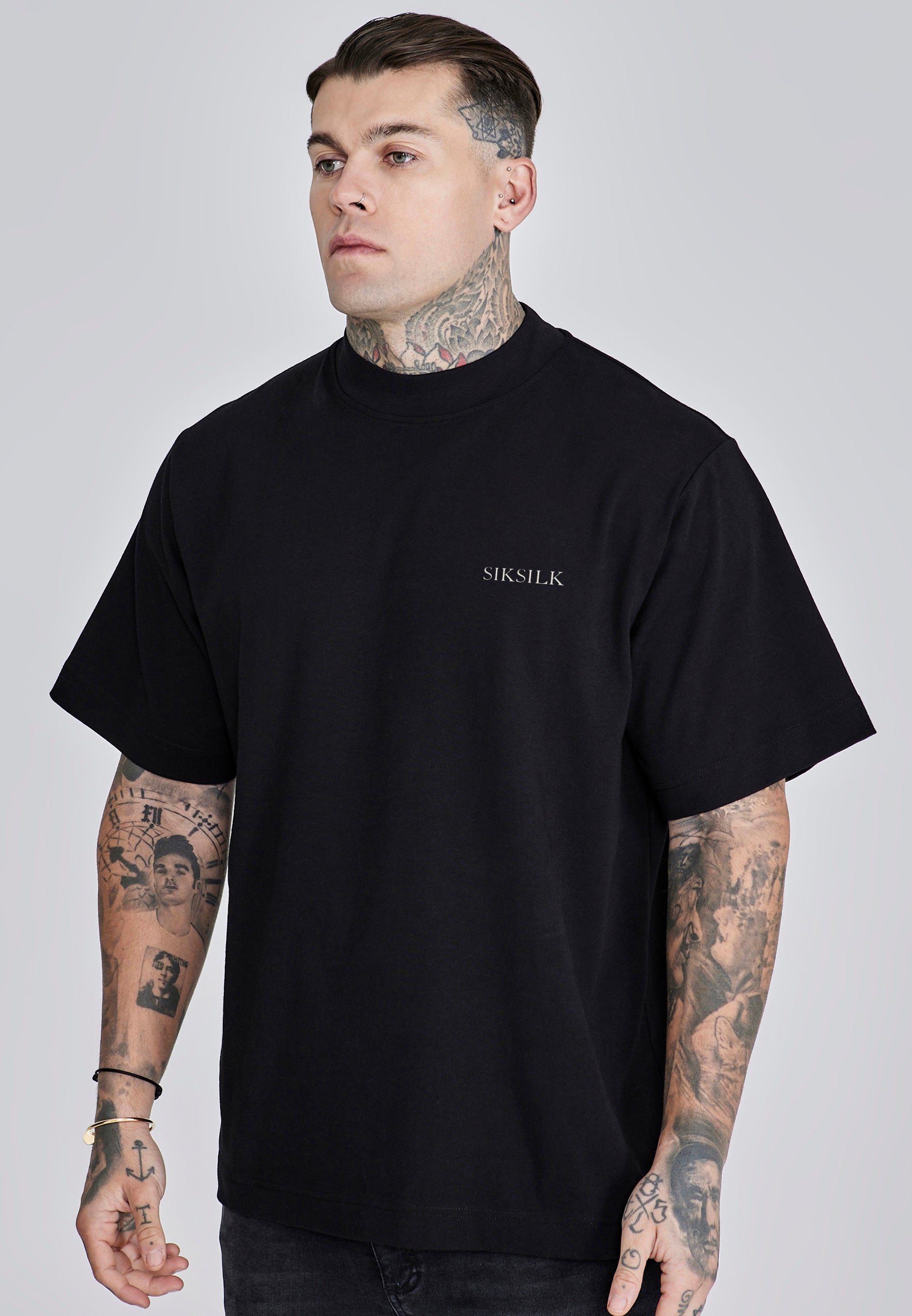 T-shirt graphique en noir T-shirts SikSilk