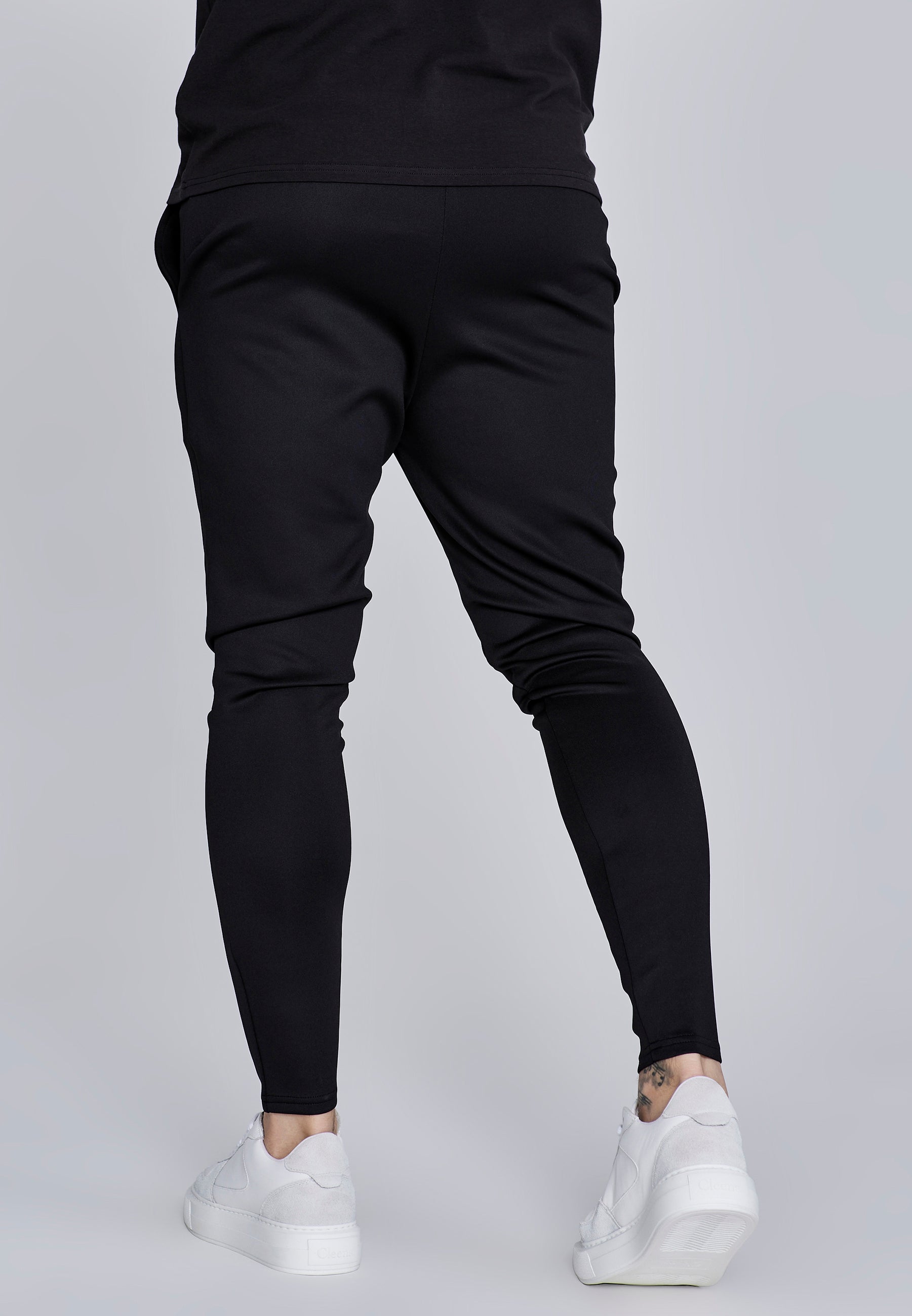 Essentials Poly Joggers in Black Pantalon SikSilk