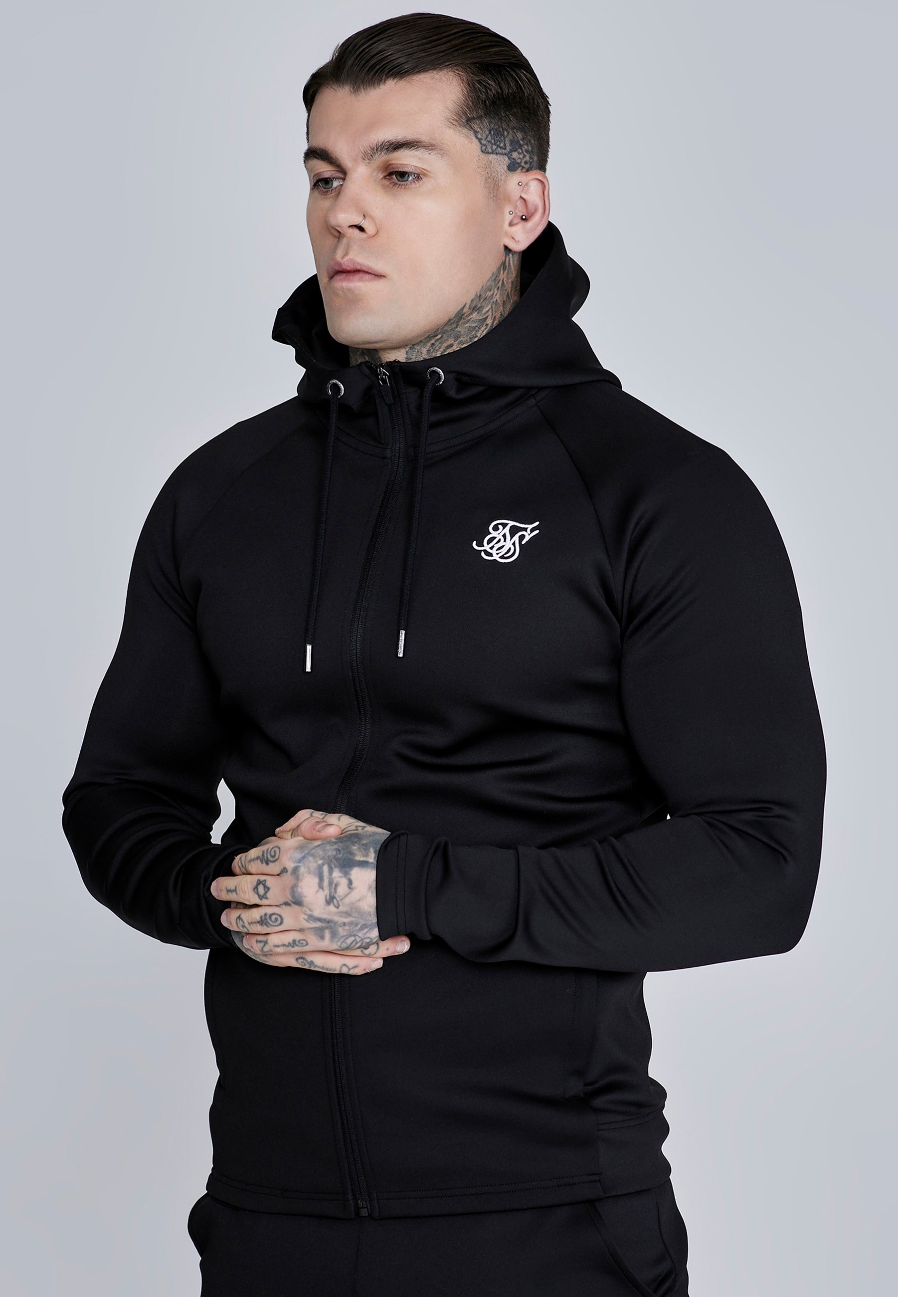 Essentials Poly FullZip Hoodie in Black Vestes à capuche SikSilk