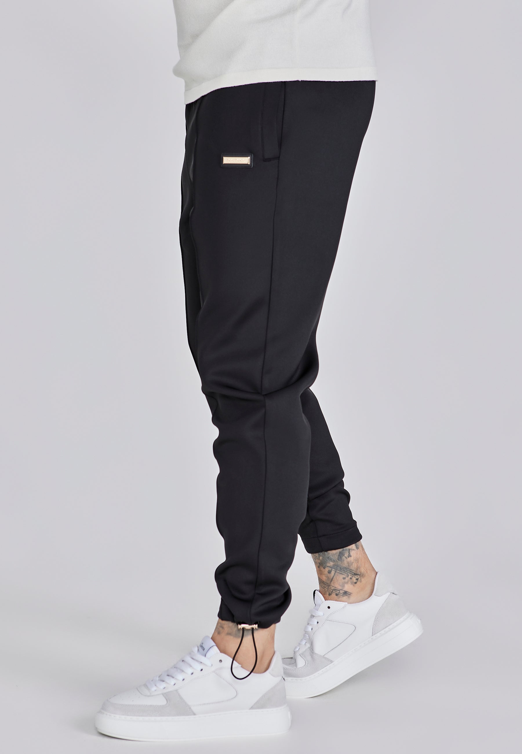Smart Cargo Joggers in Black Pantalon SikSilk