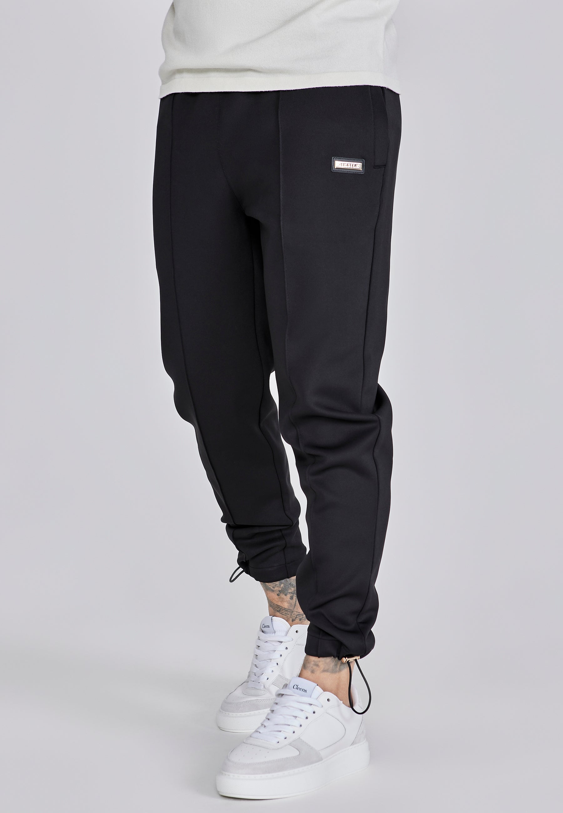 Smart Cargo Joggers in Black Pantalon SikSilk