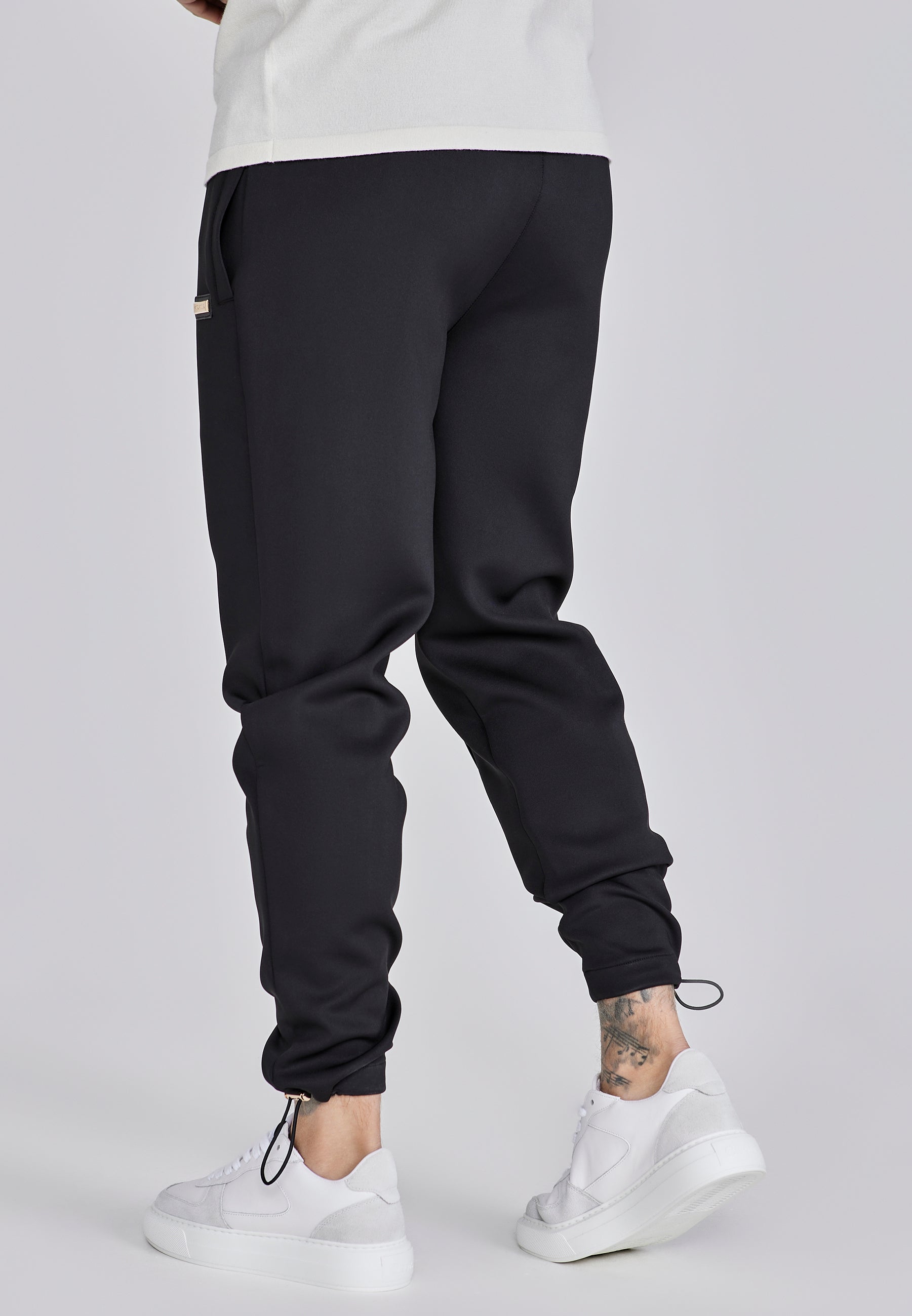Smart Cargo Joggers in Black Pantalon SikSilk