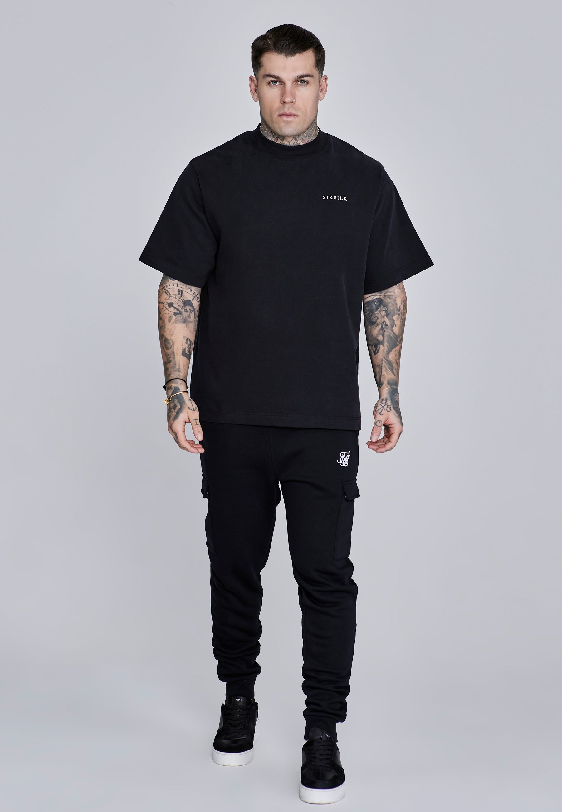 Essentials Cargo Joggers in Black Pantalon SikSilk