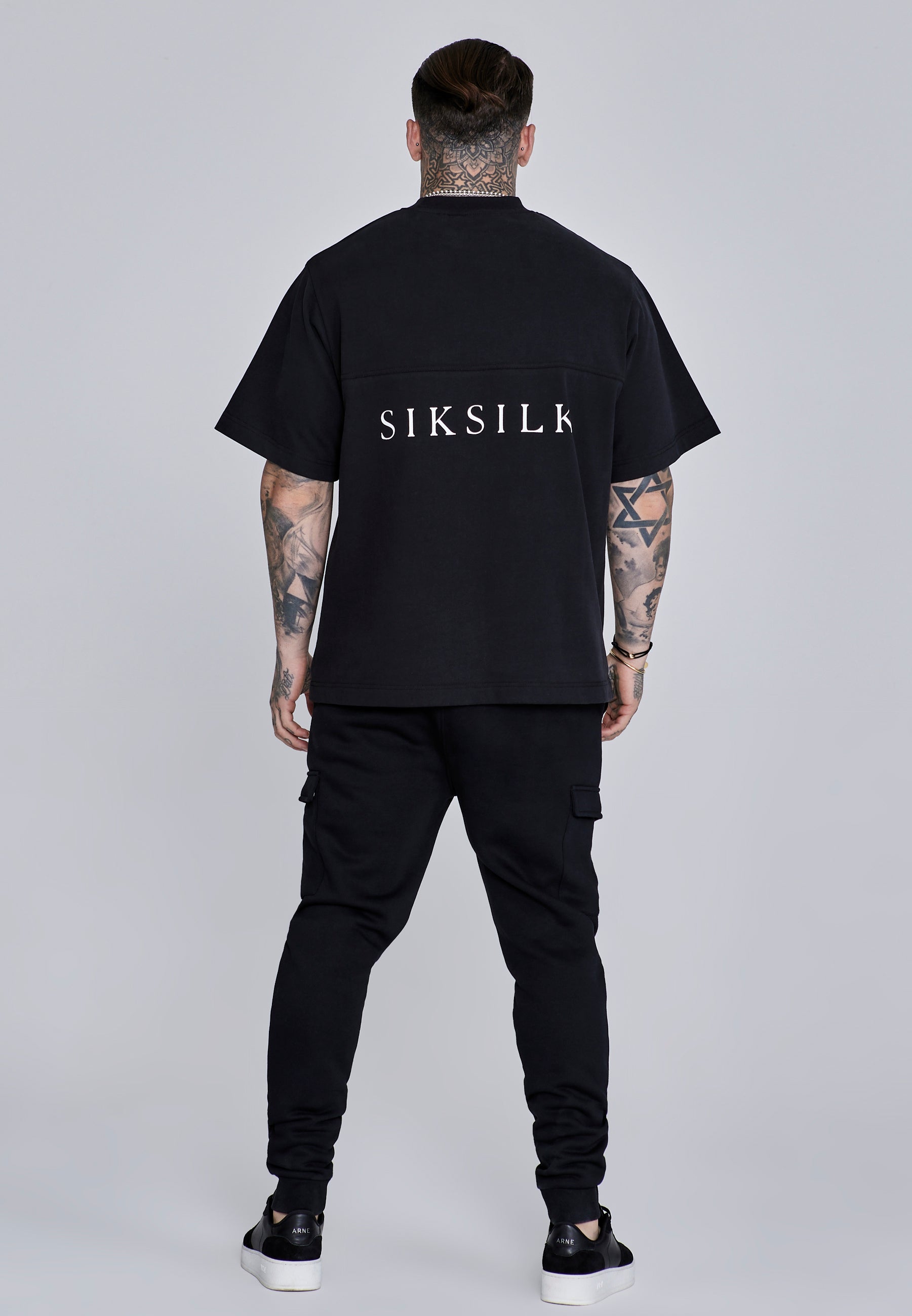 Essentials Cargo Joggers in Black Pantalon SikSilk