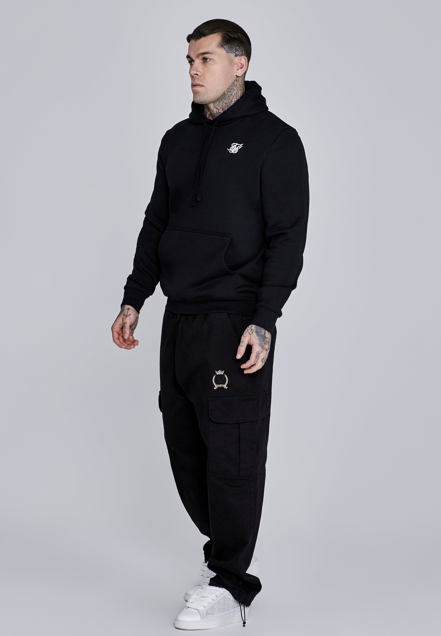 Essentials Hoodie in Black Sweat à capuche SikSilk