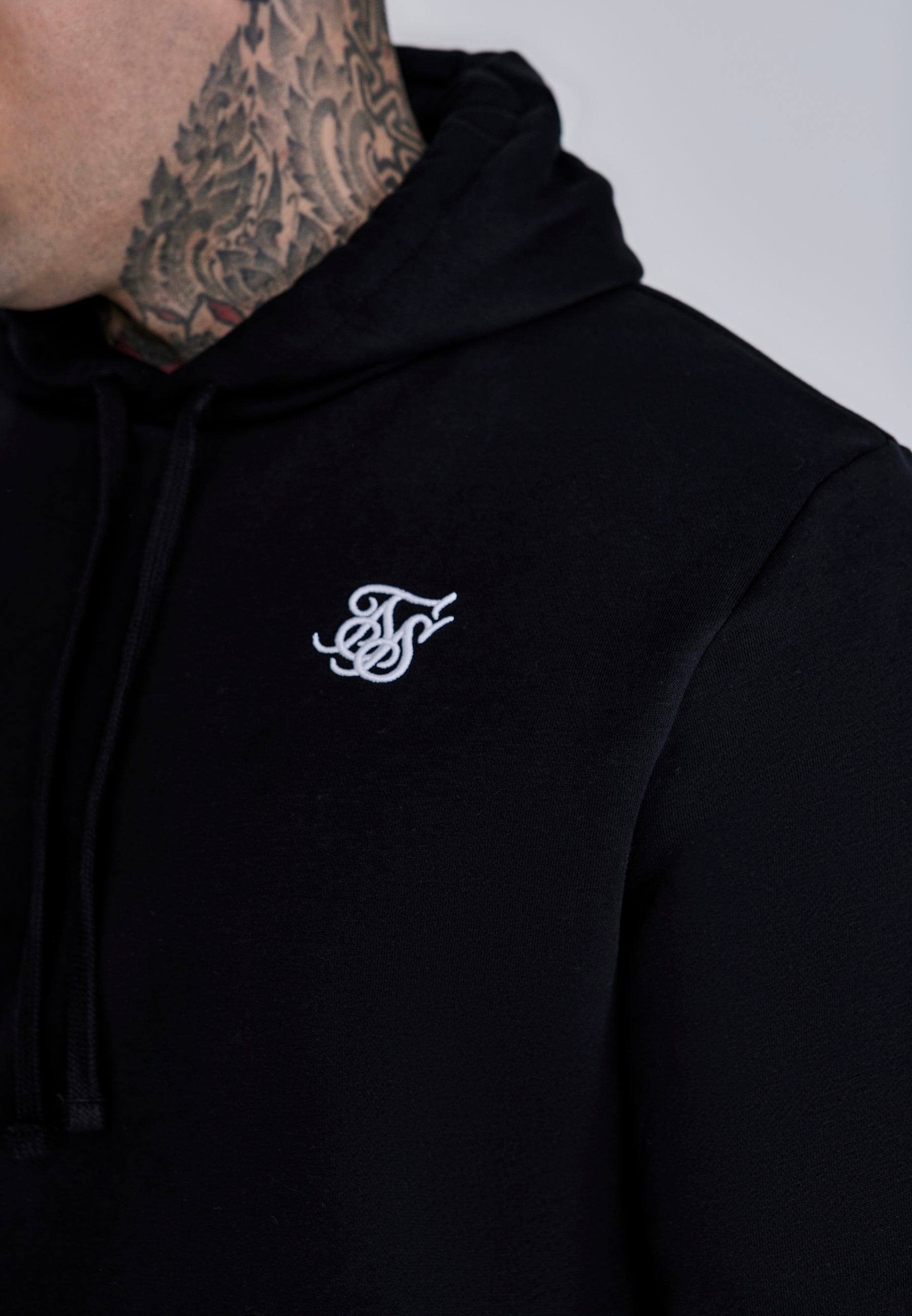 Essentials Hoodie in Black Sweat à capuche SikSilk