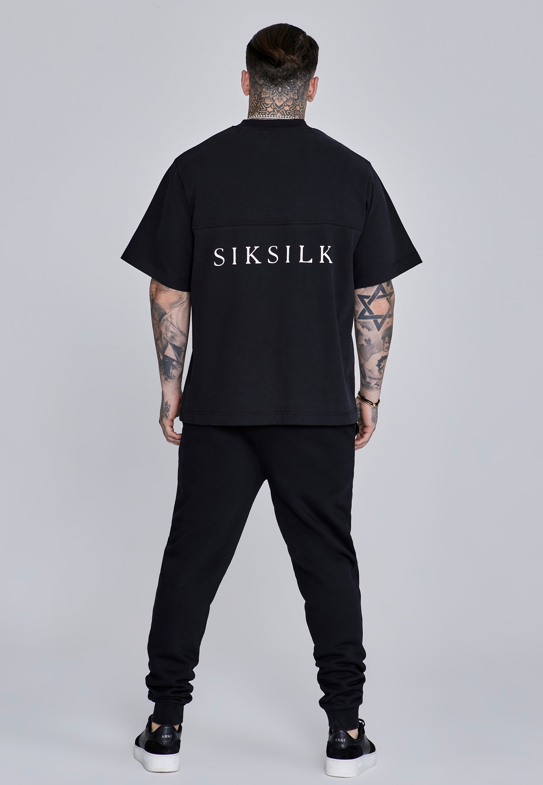 Essentials Joggers in Black Pantalon SikSilk