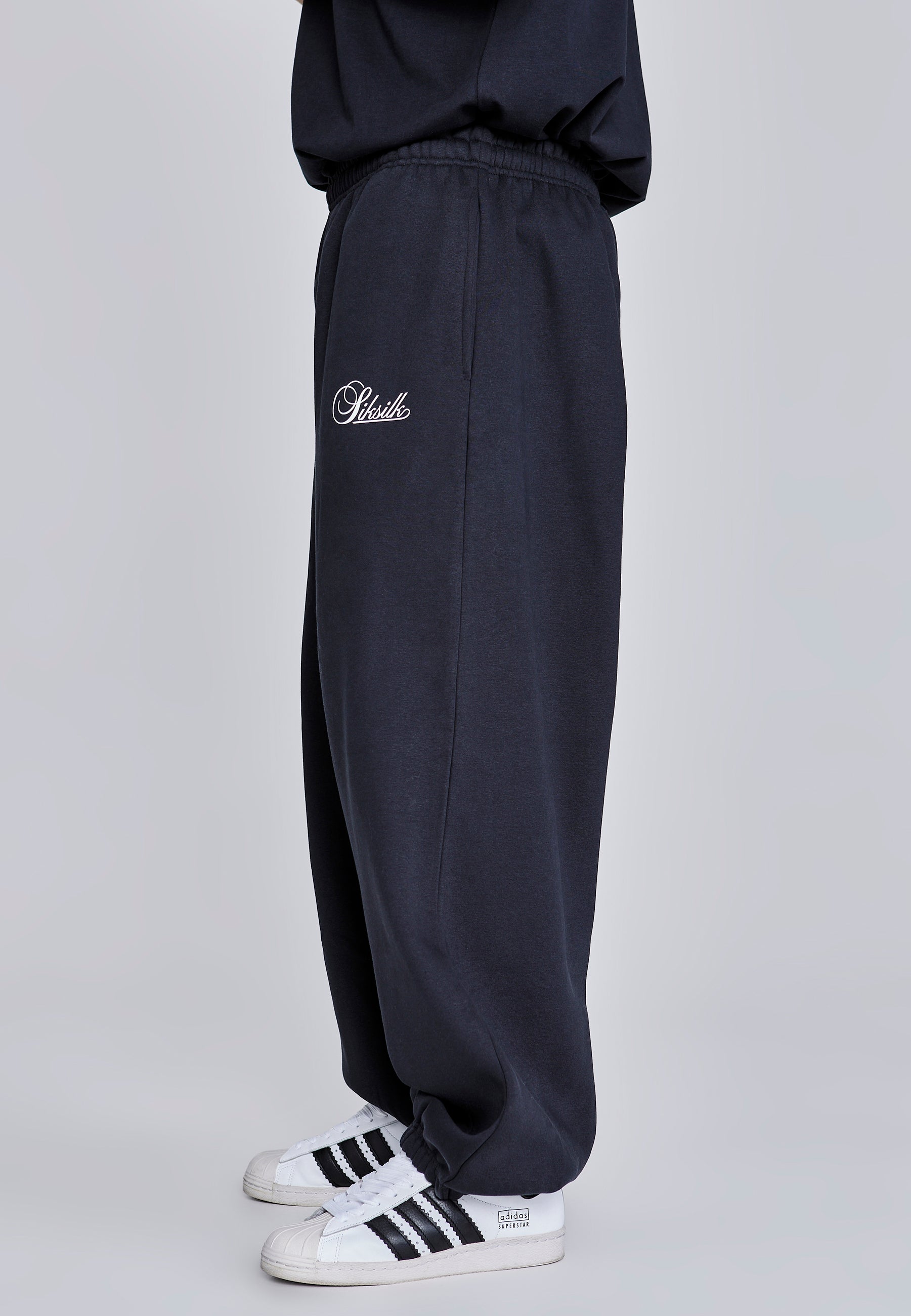 Essentials Joggers in Black Pantalon SikSilk