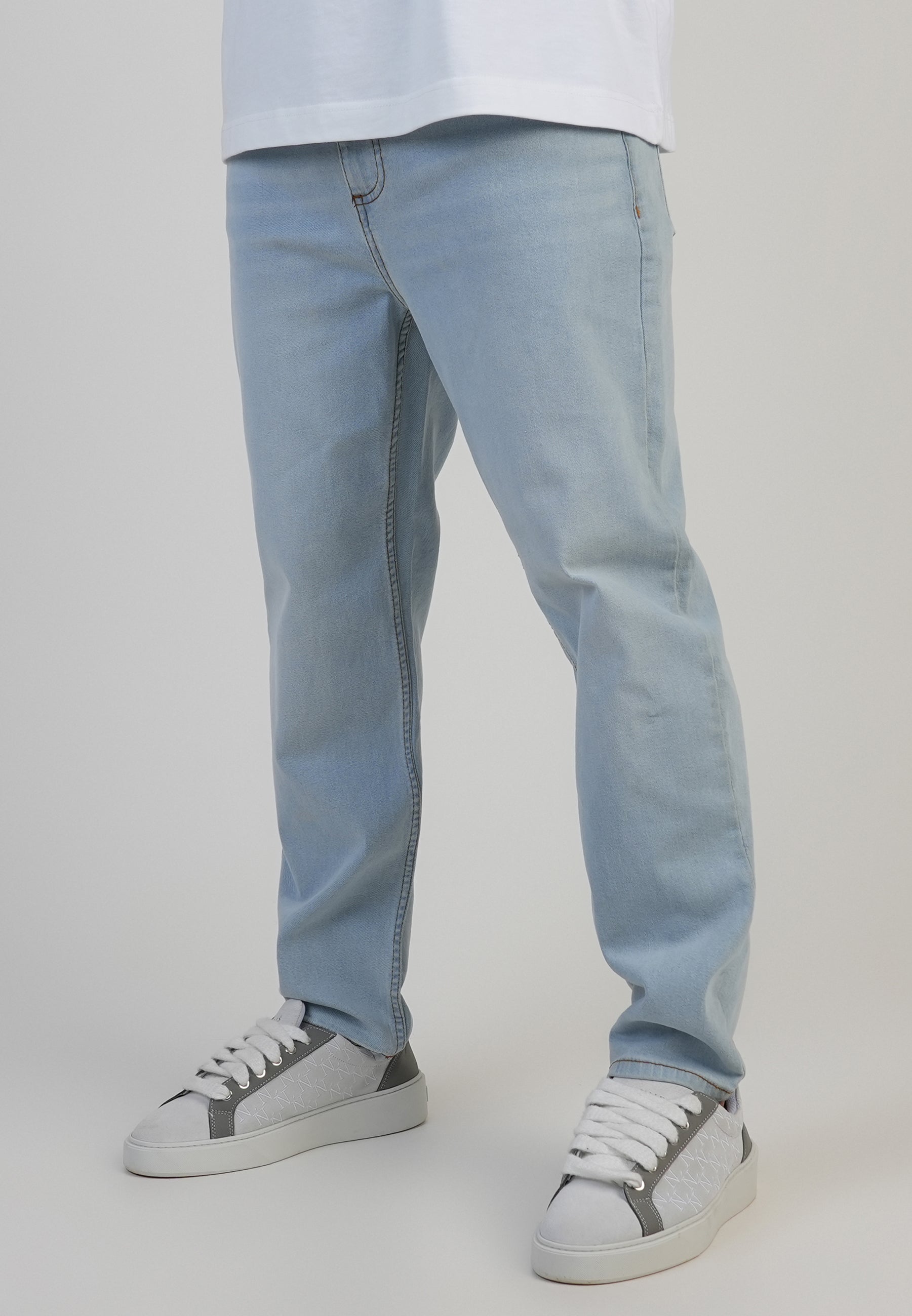 Jeans Tapered Fit en bleu clair délavé Jeans SikSilk