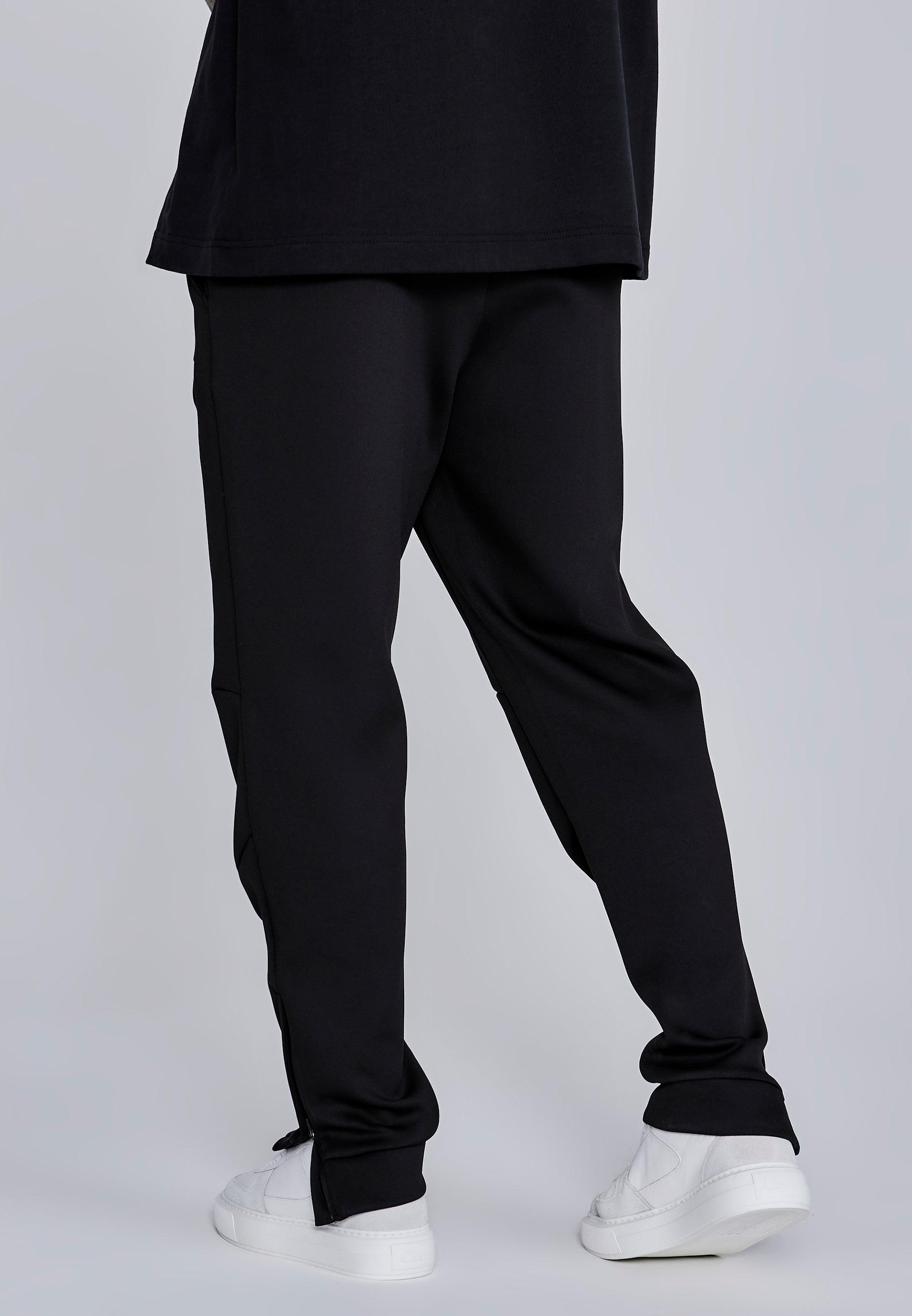 Essentials Poly Joggers in Black Pantalon SikSilk