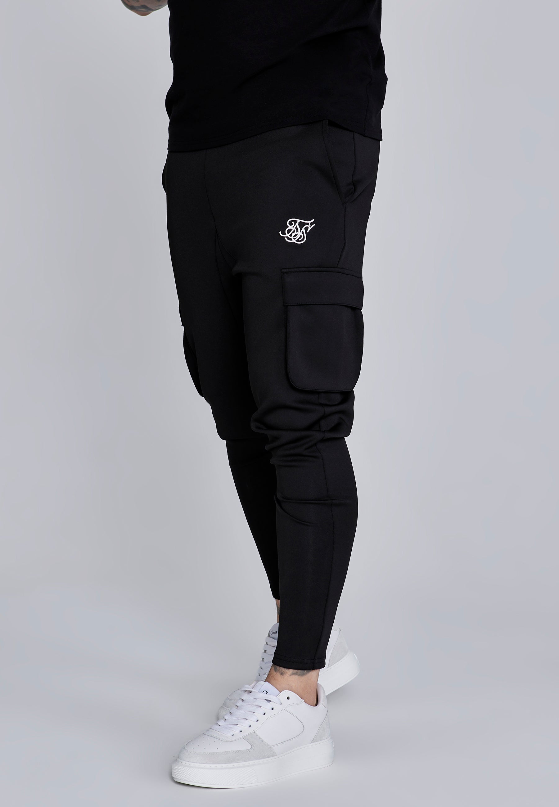 Essentials Poly Cargos in Black Pantalon SikSilk