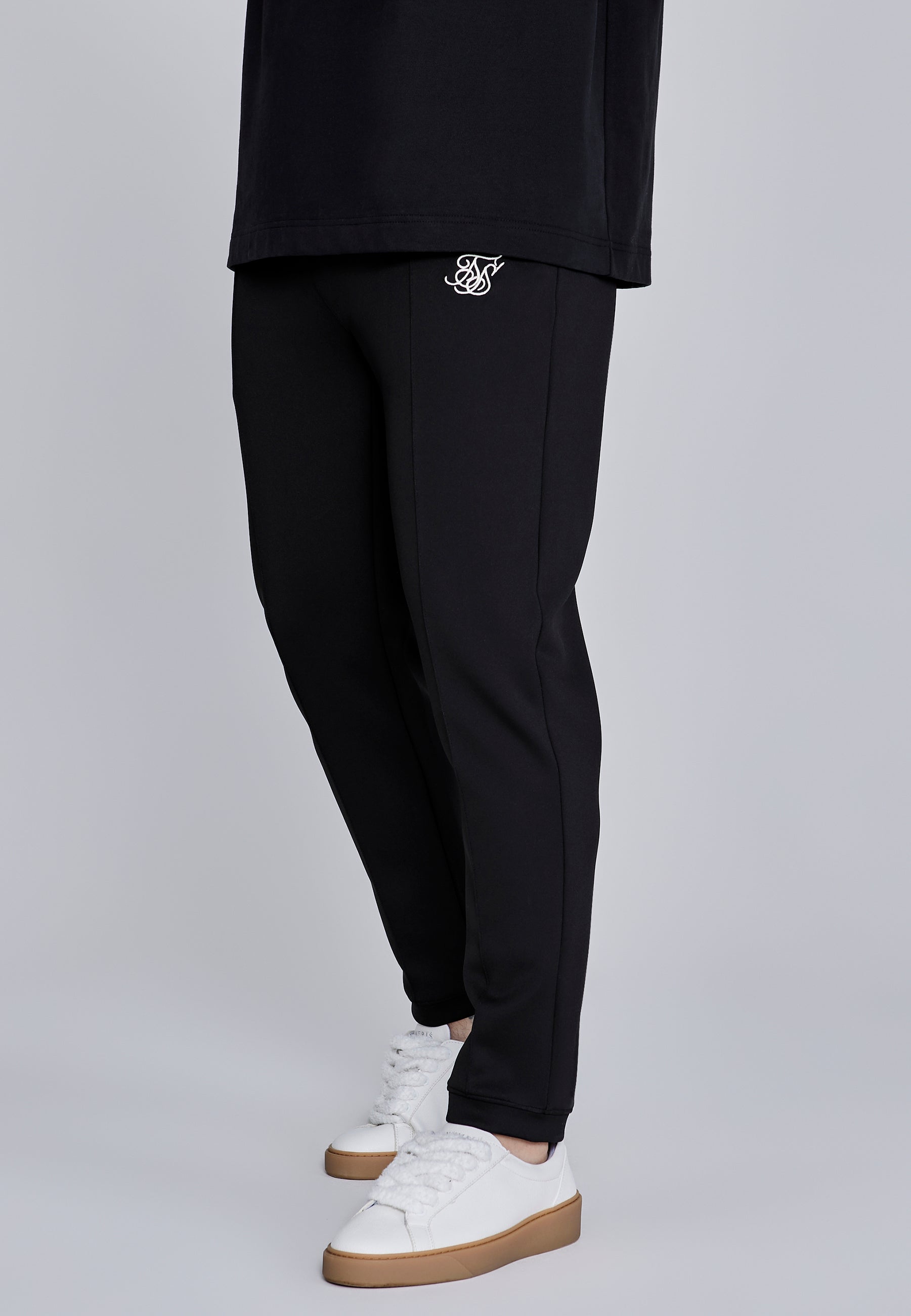 Essentials Pleated Pants in Black Pantalon SikSilk