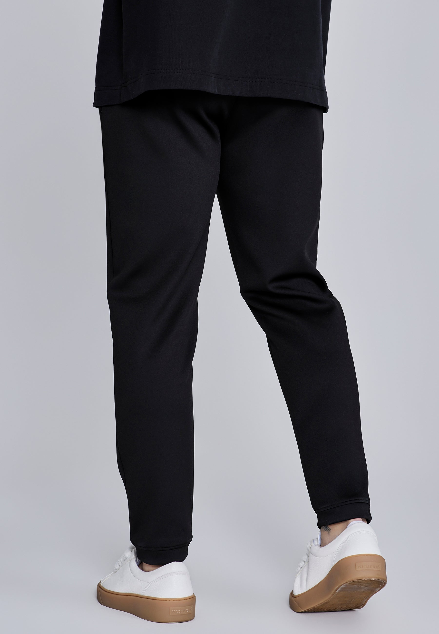 Essentials Pleated Pants in Black Pantalon SikSilk