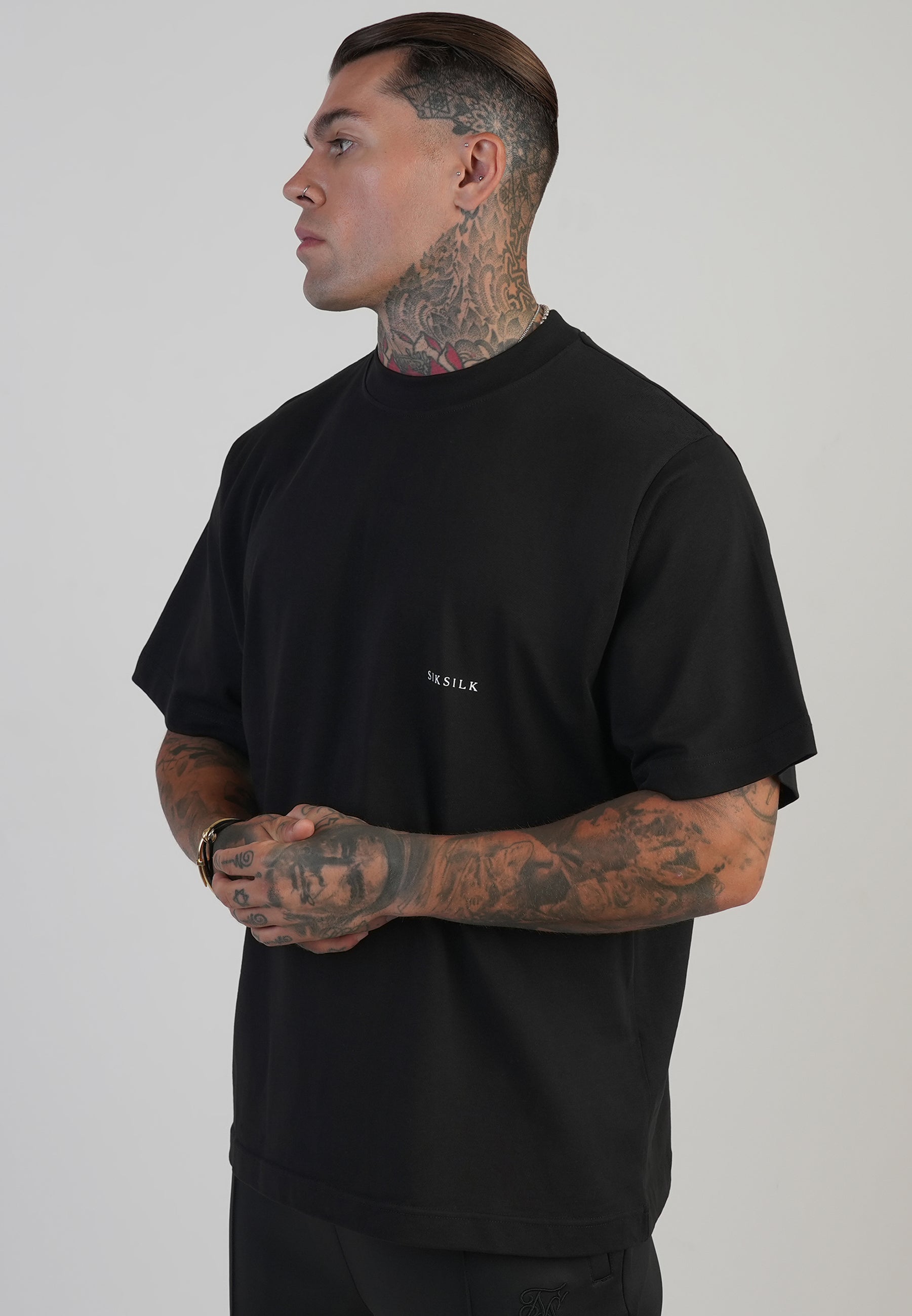 T-shirt graphique en noir T-shirts SikSilk