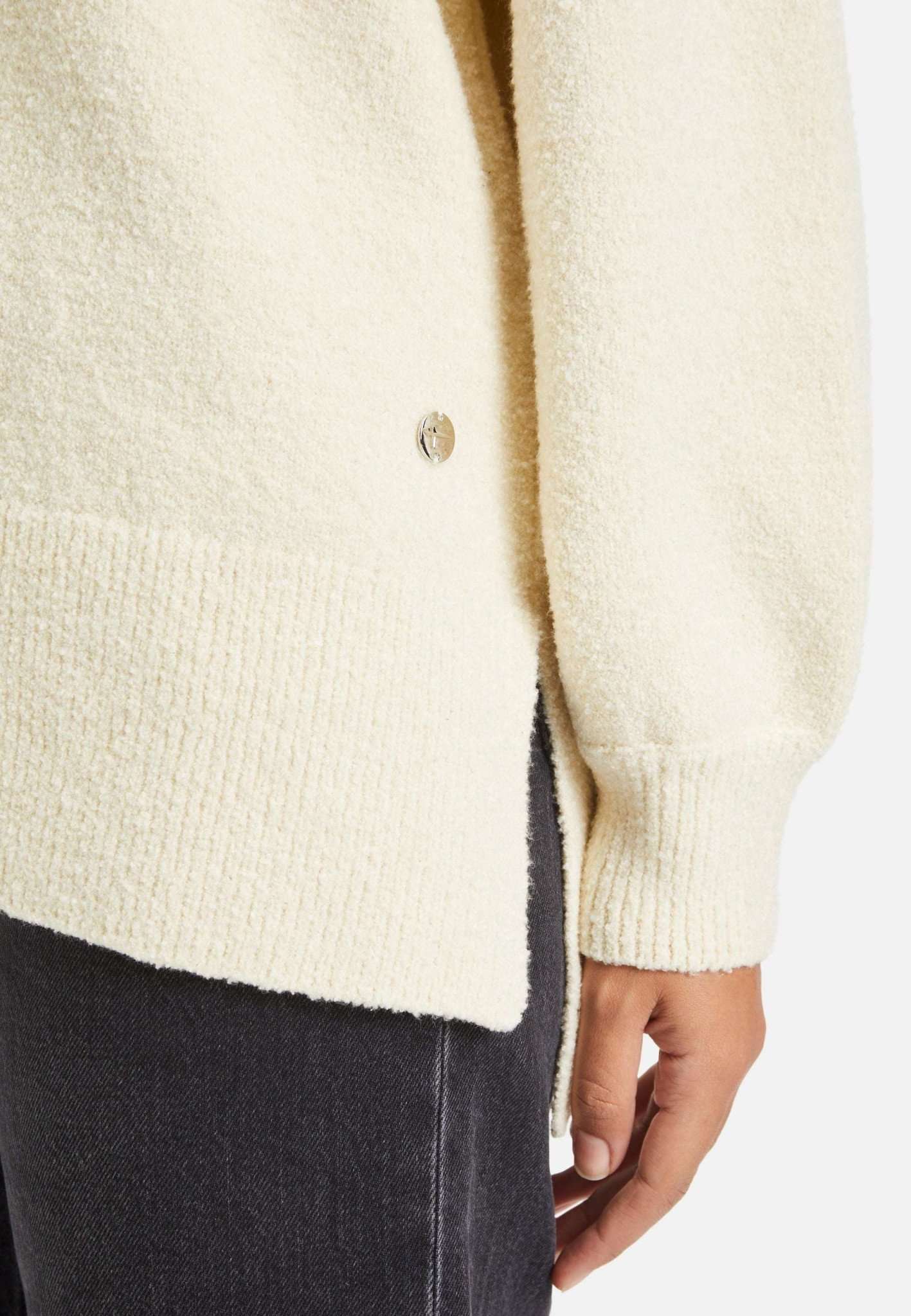 Barlt Boucle Knit Sweater en blanc antique Pullover Tamaris   