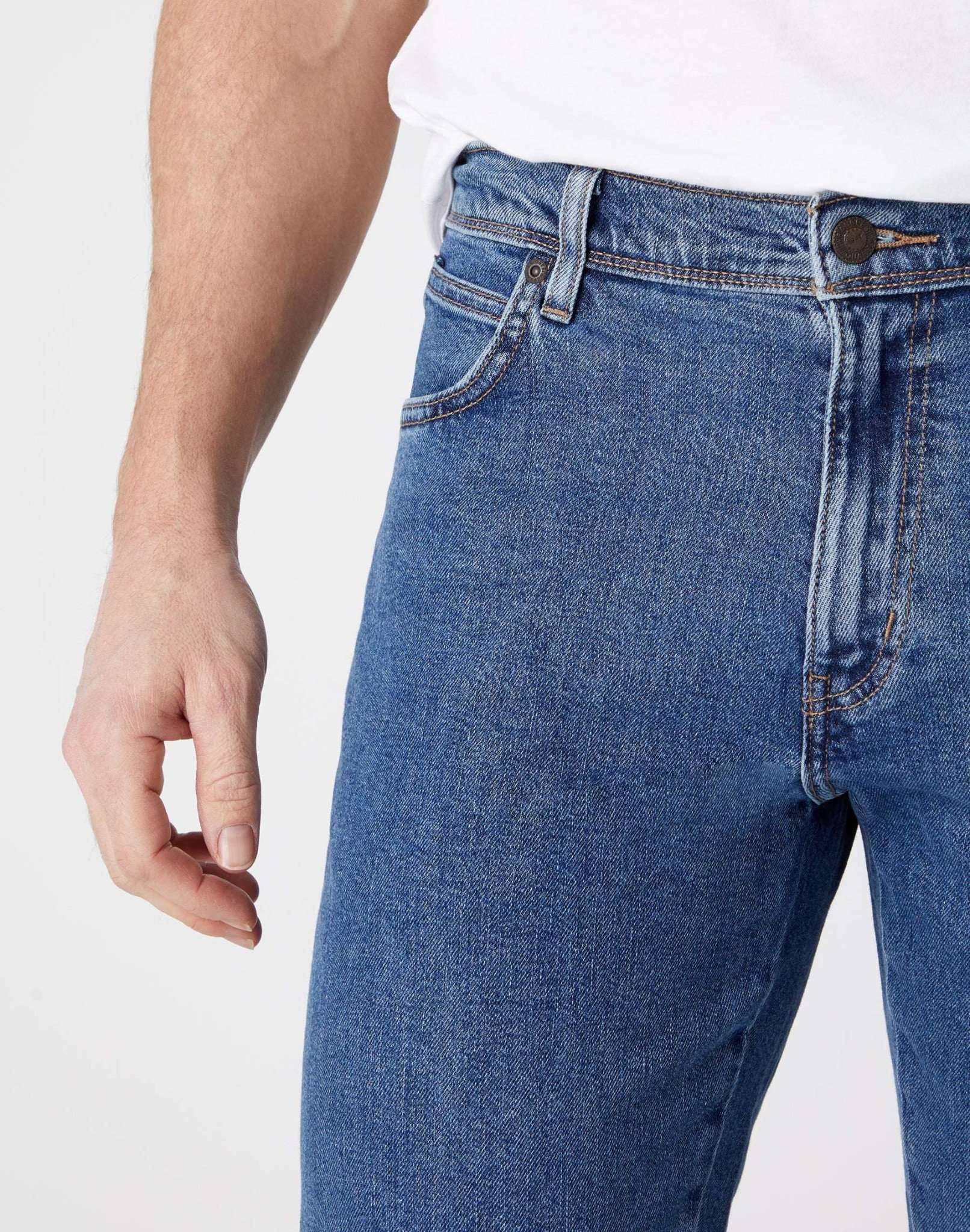 Regular Fit Low Stretch in Stonewash Jeans Wrangler   