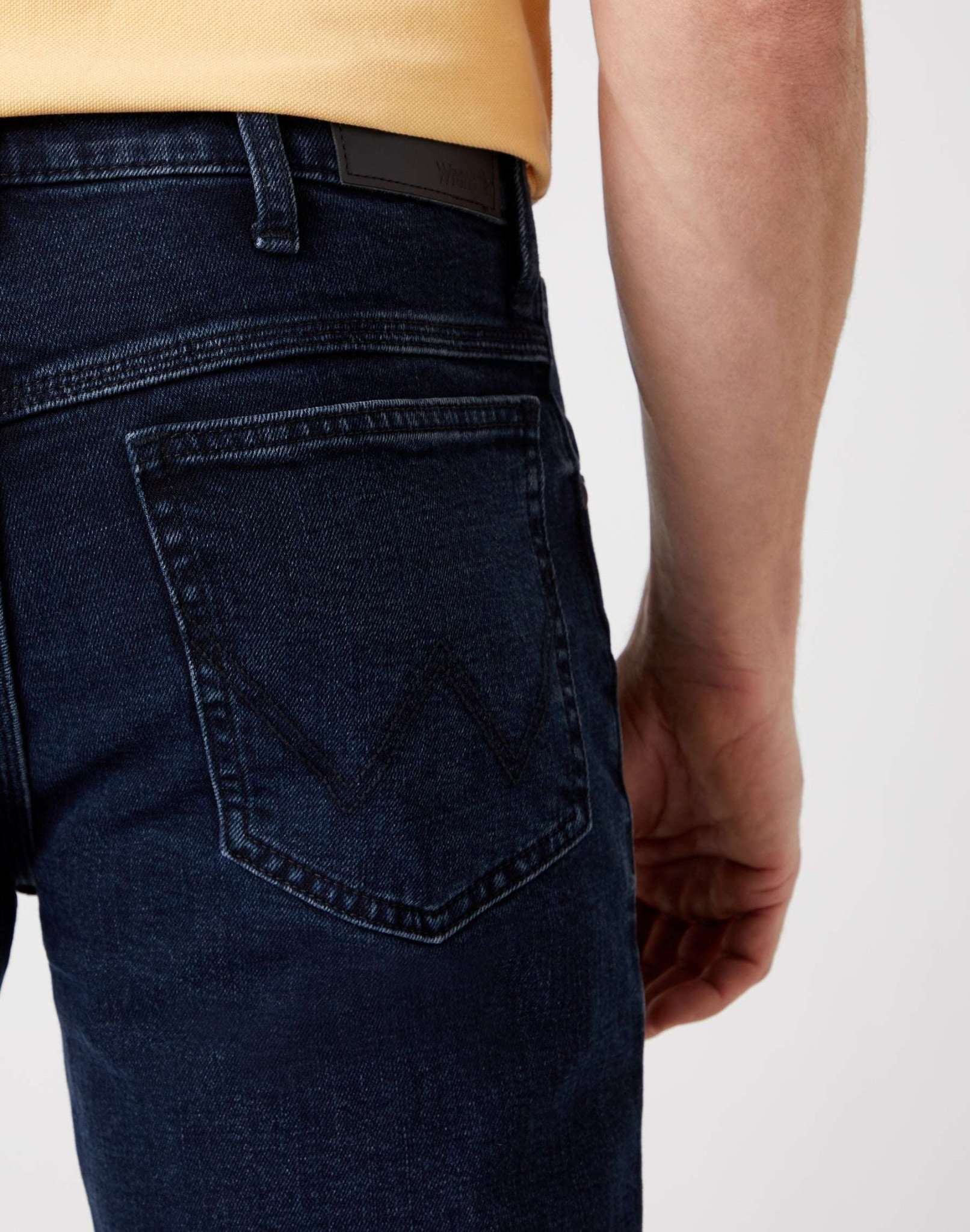 Straight Low Stretch in Blue Black Jeans Wrangler   