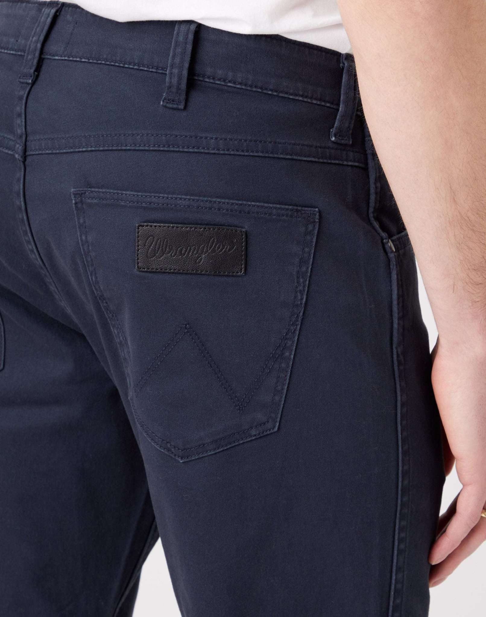 Greensboro Low Stretch in Dark Navy Pantalon Wrangler   