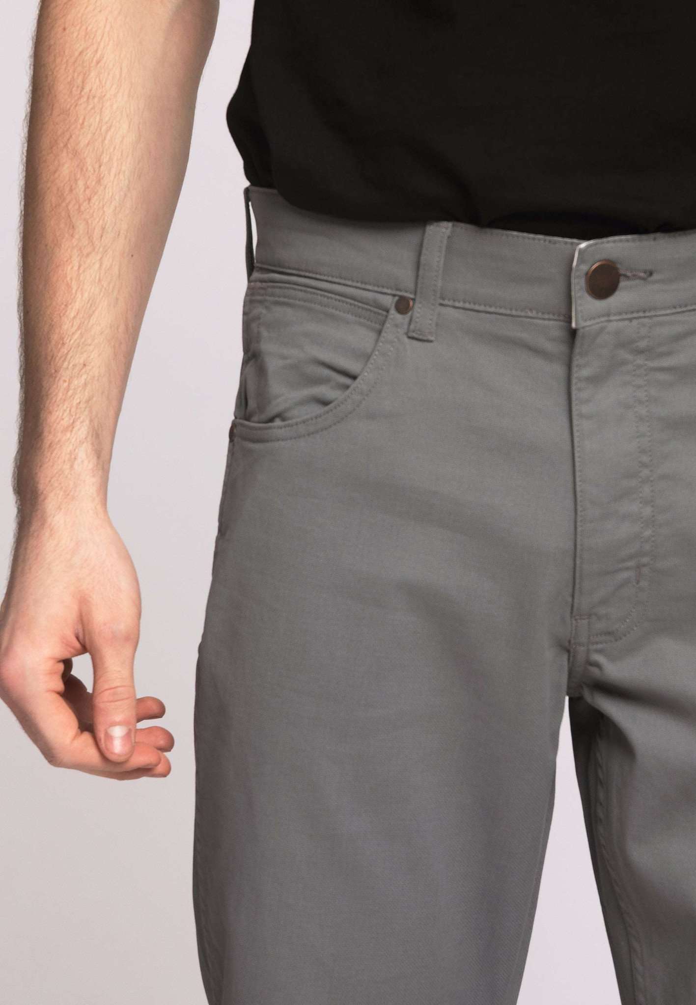 Greensboro Twill in Iron Grey Pantalon Wrangler   