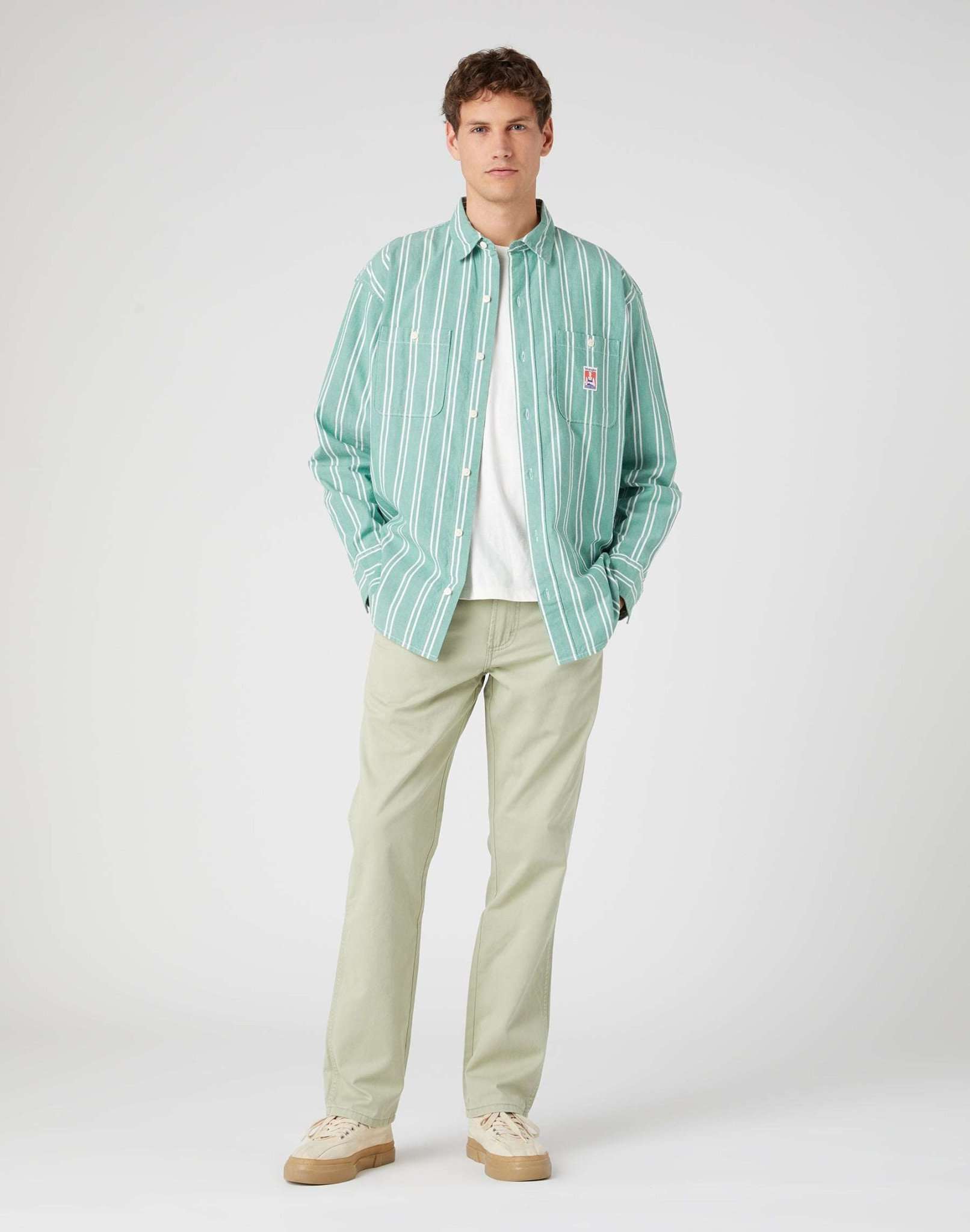 Casey Jones Chino in Tea Leaf Pantalon Wrangler   