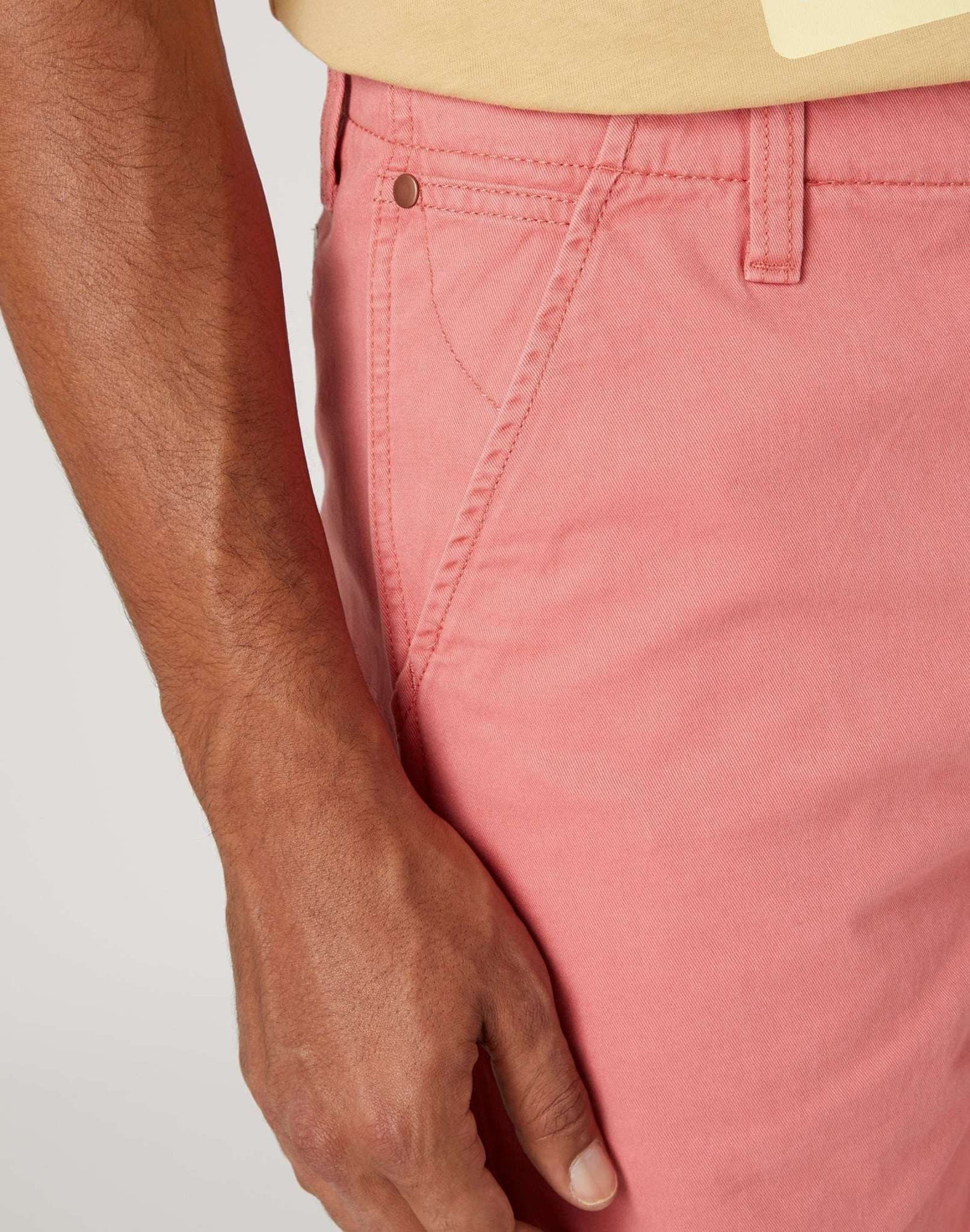 Casey Jones Chino Short en rose fané Wrangler   