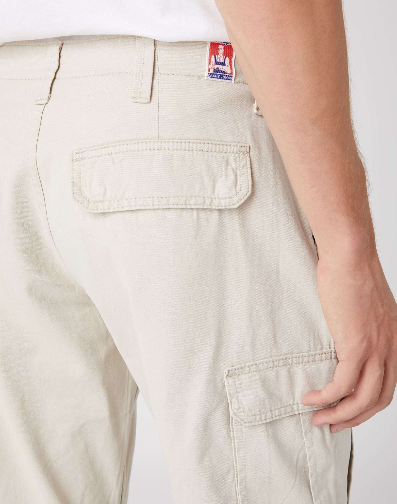 Casey Jones Cargo in Peyote Beige Pantalon Wrangler   