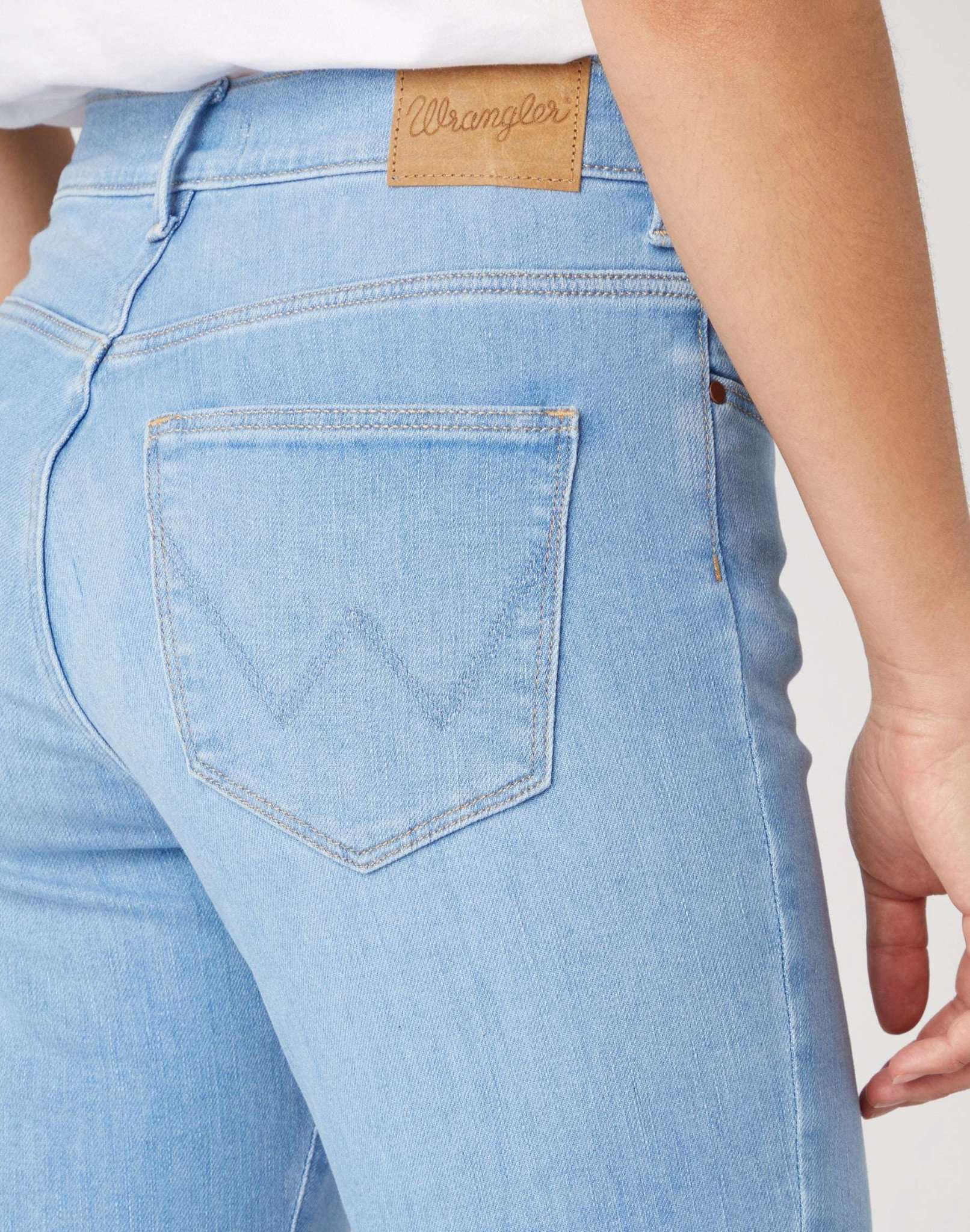 Slim in Easy On The Eyes Jeans Wrangler   