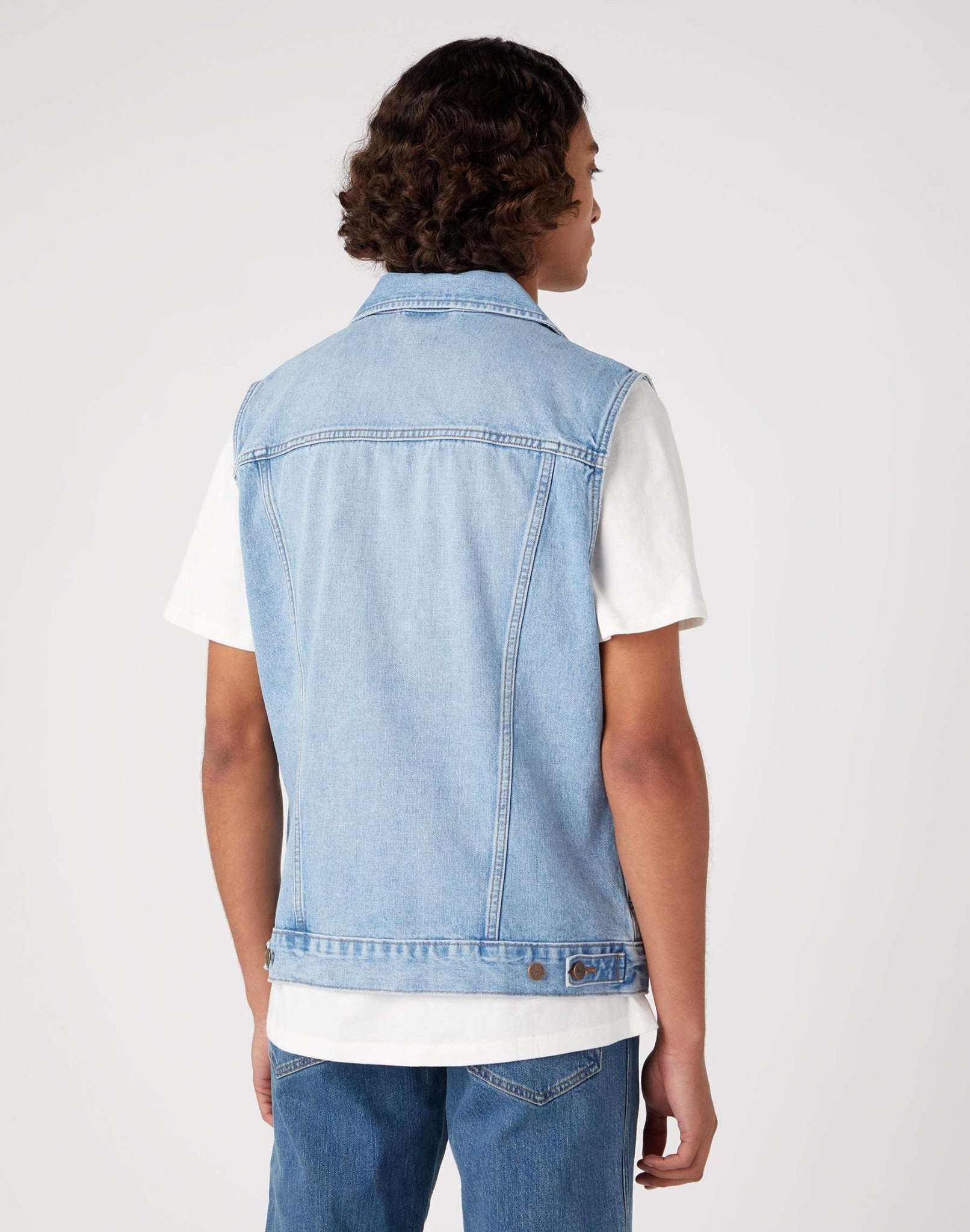 Denim Vest in Blue Sunrise Vestes Wrangler   