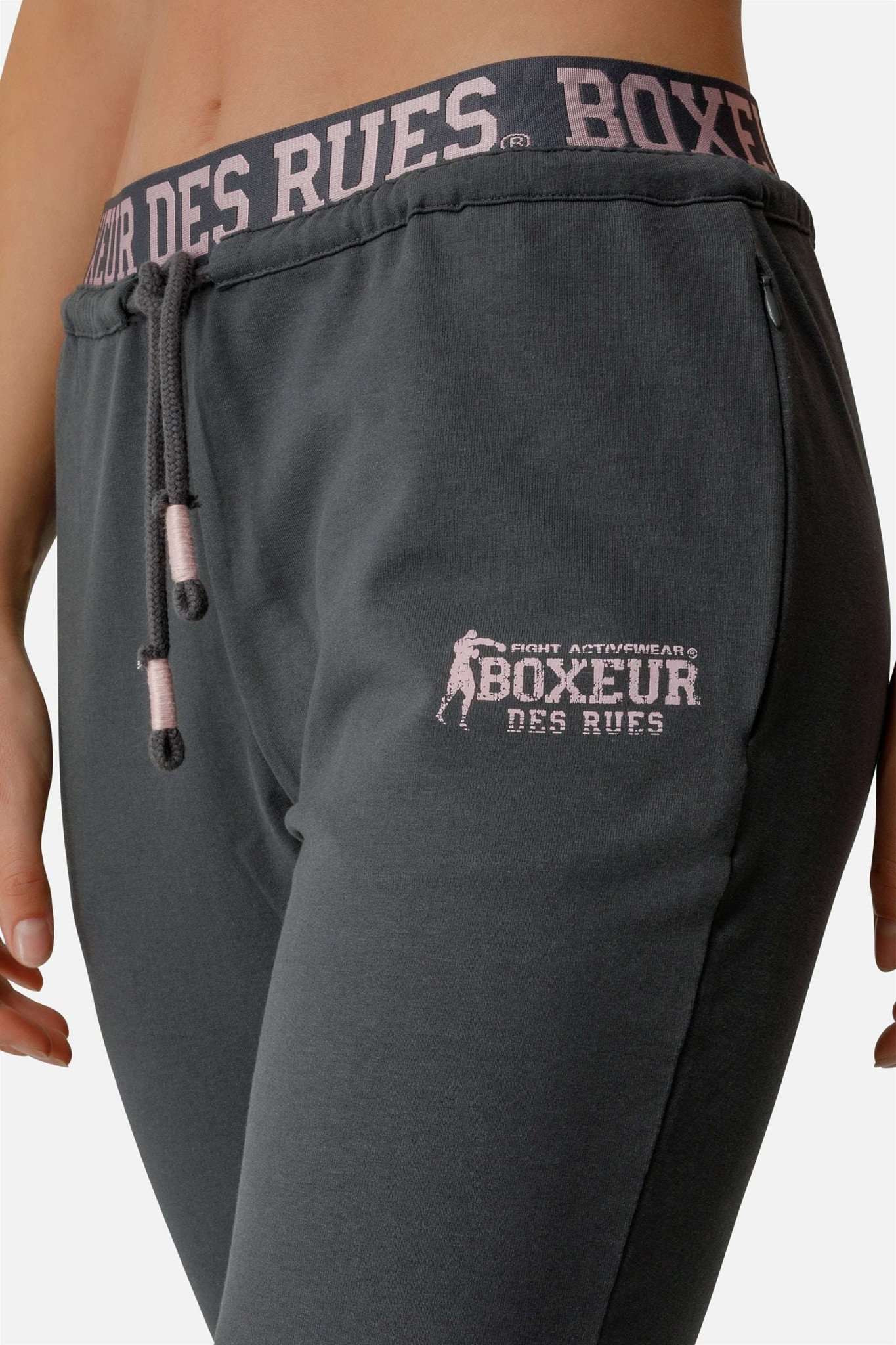 Logo Essential Pants in Anthracite Pantalon Boxeur des Rues   