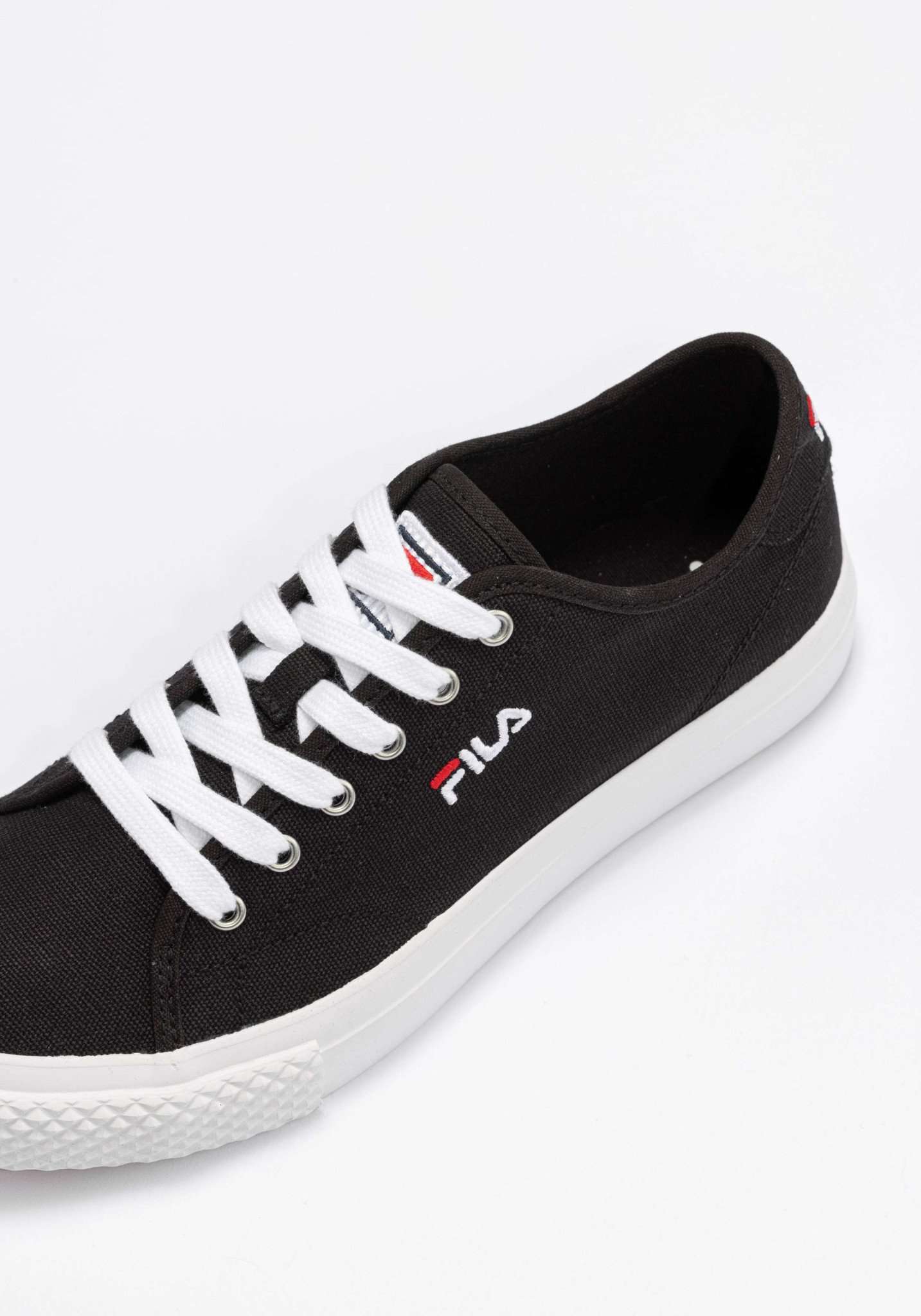 Pointer Classic Homme in Black Baskets Fila   