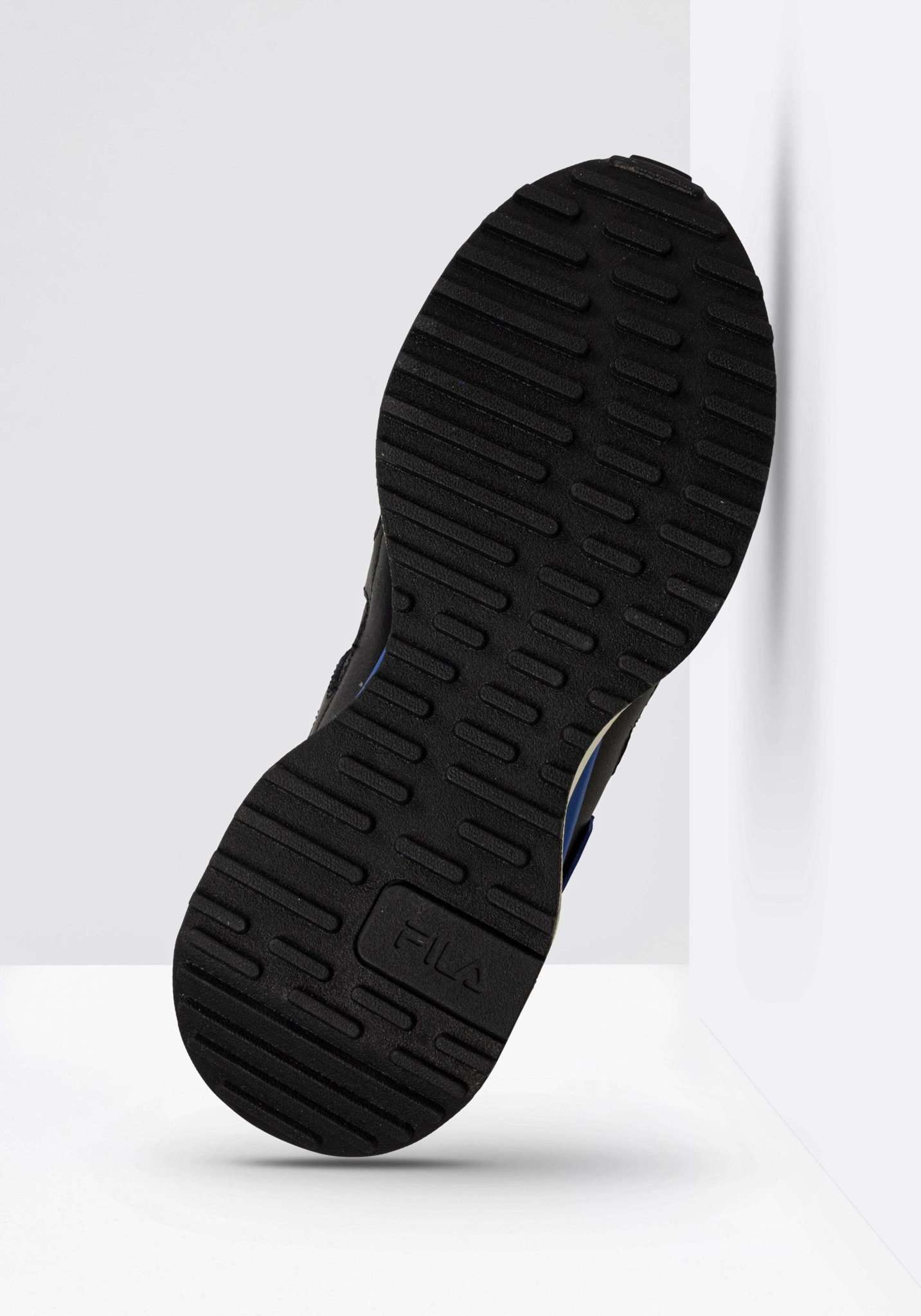 Baskets Contempo en noir-bleu lapis Fila   