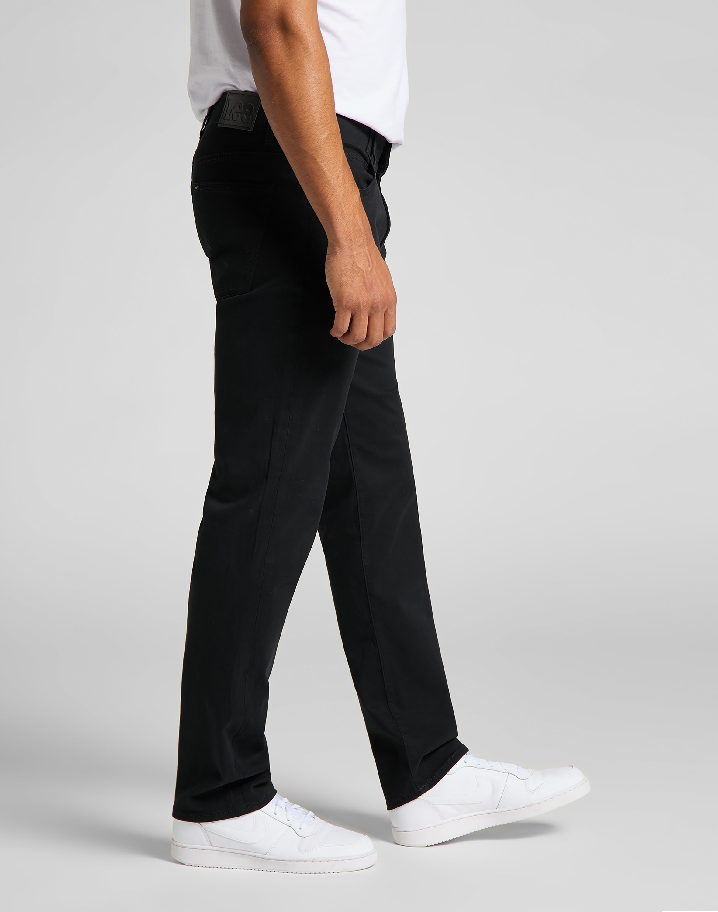 Pantalon Straight Fit XM in Black Lee   