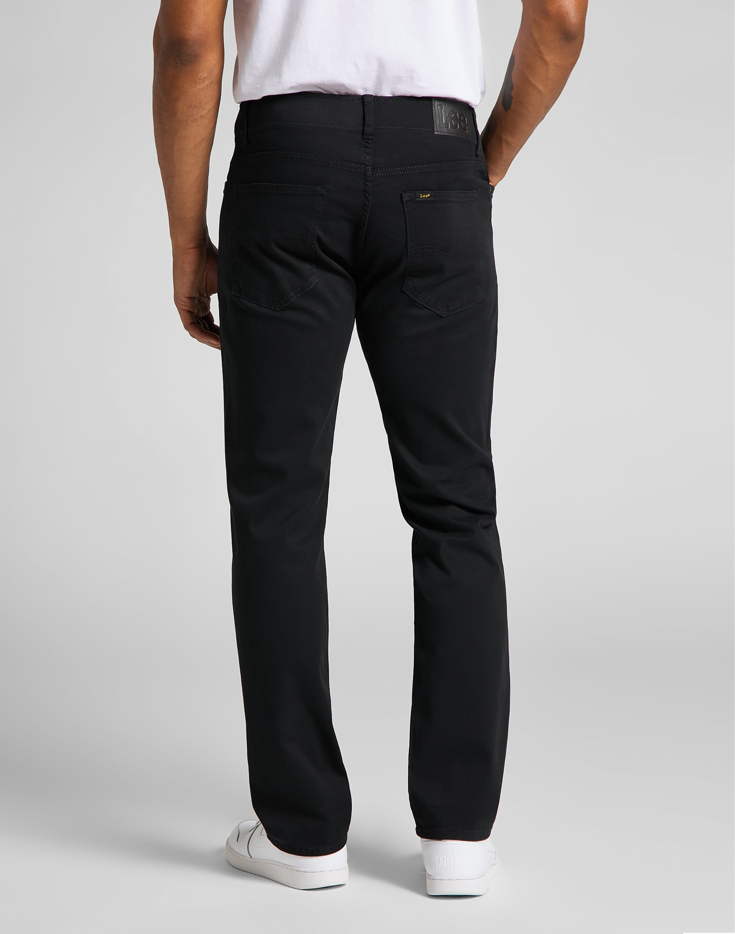 Pantalon Straight Fit XM in Black Lee   