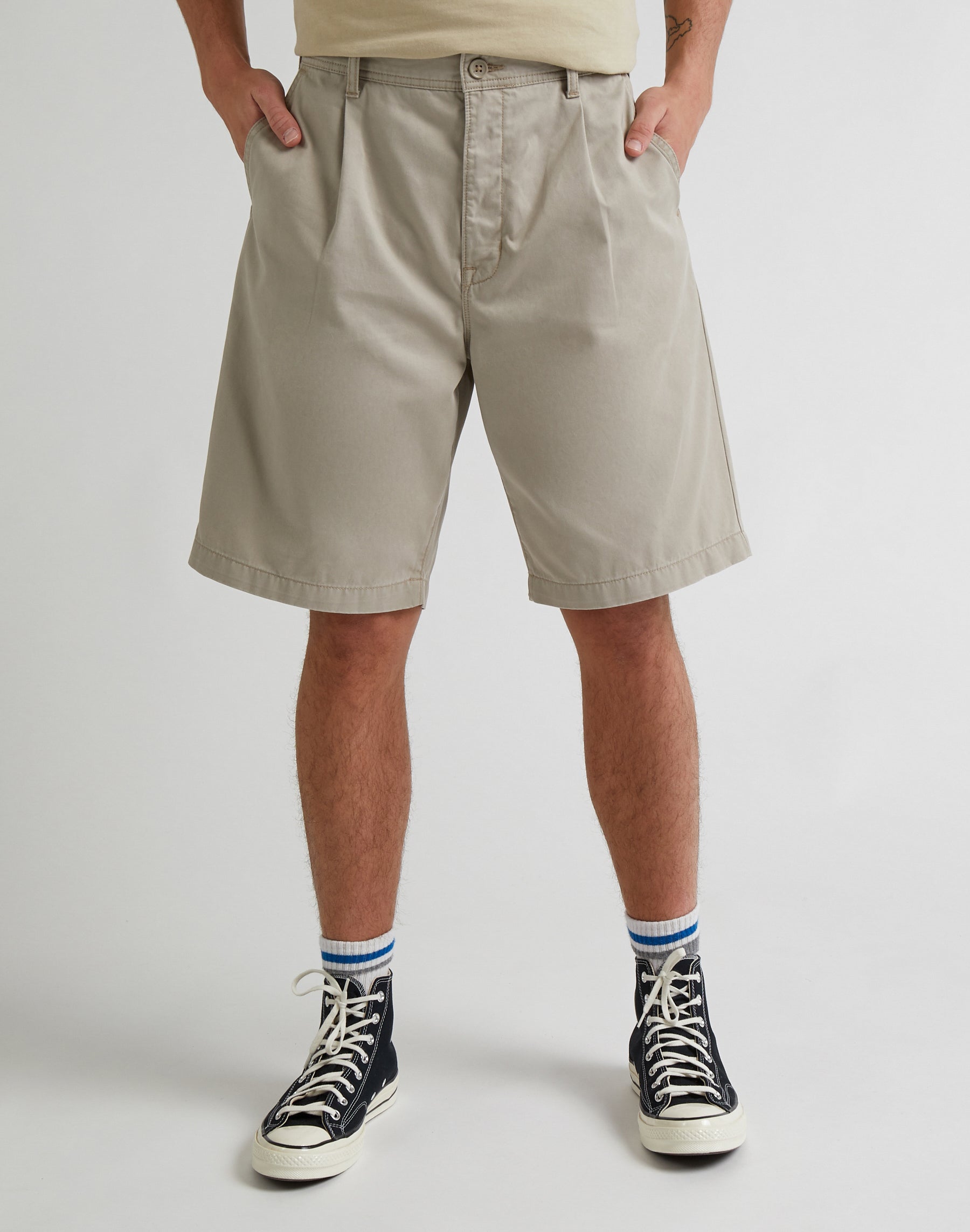 Short chino plissé en stone short Lee   