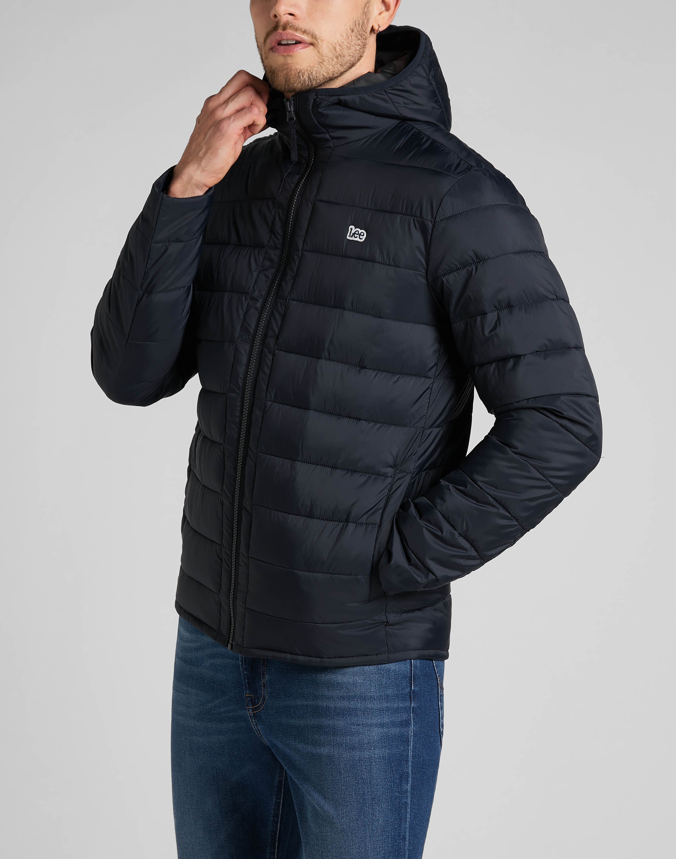 Light Puffer Jacket in Black Vestes Lee   