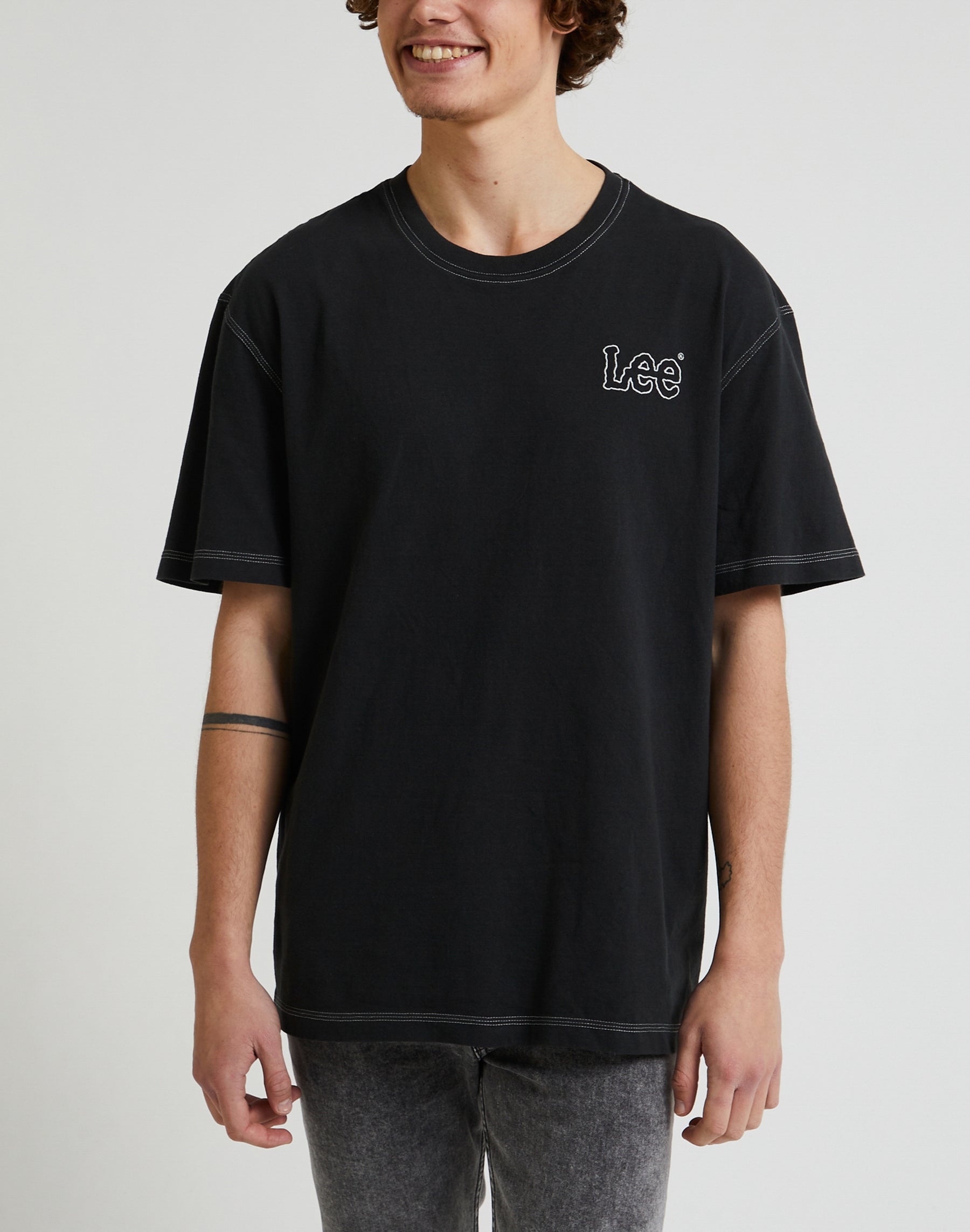 Tee Loose Seasonal en noir délavé T-shirts Lee   