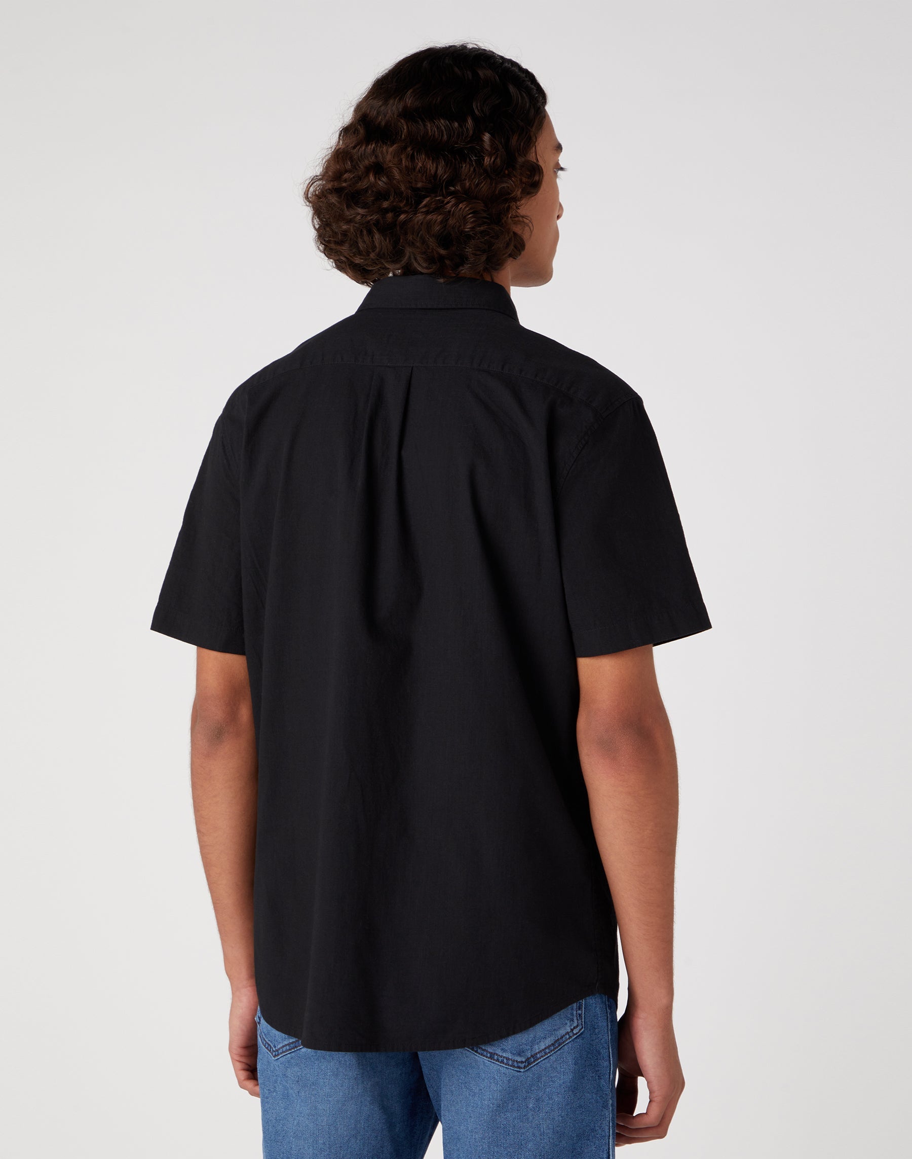 Short Sleeve One Pocket Shirt in Black Chemises Wrangler   