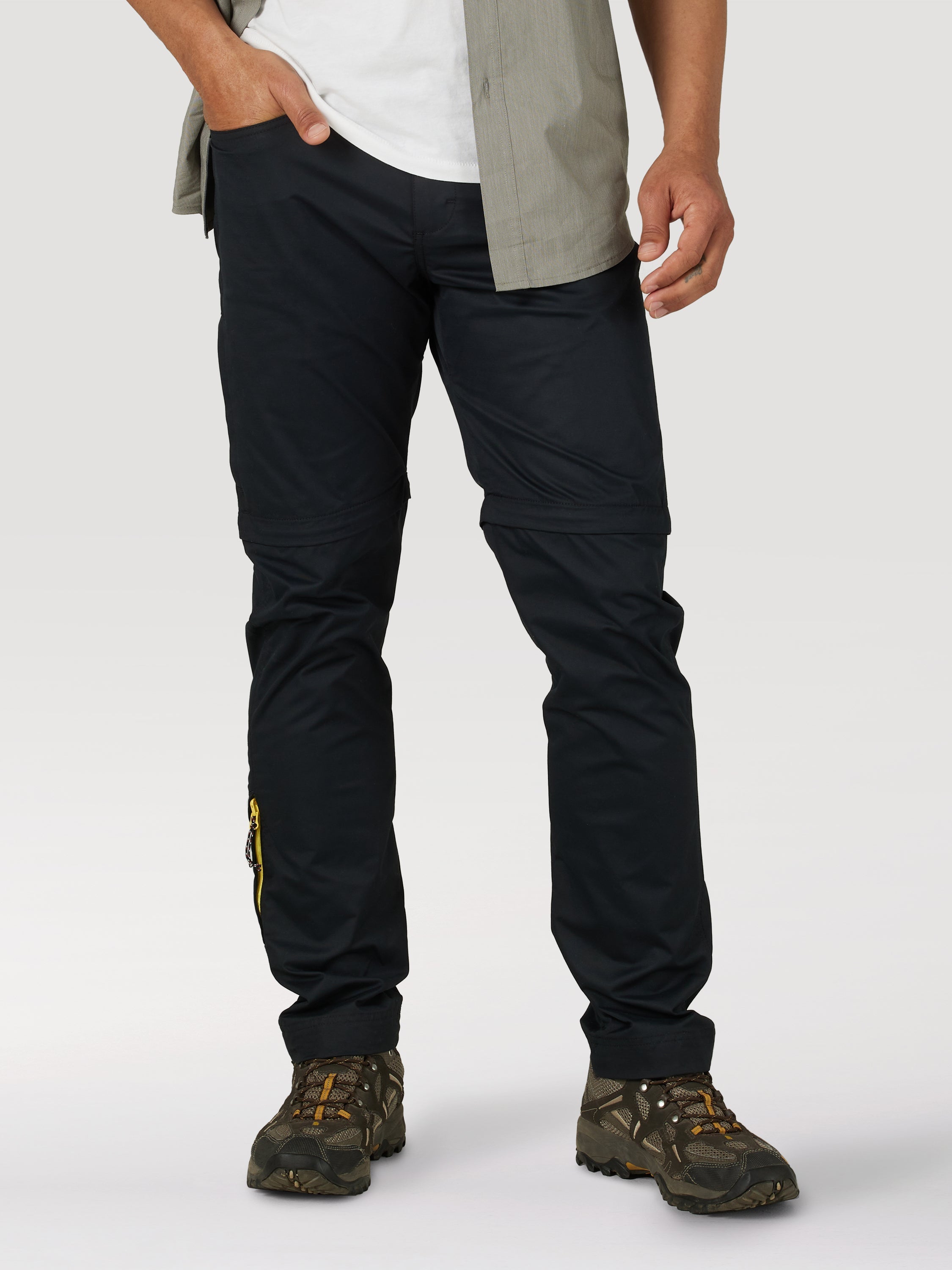 All Terrain Gear Packable Zipoff Cargo in Black Pantalon Wrangler   