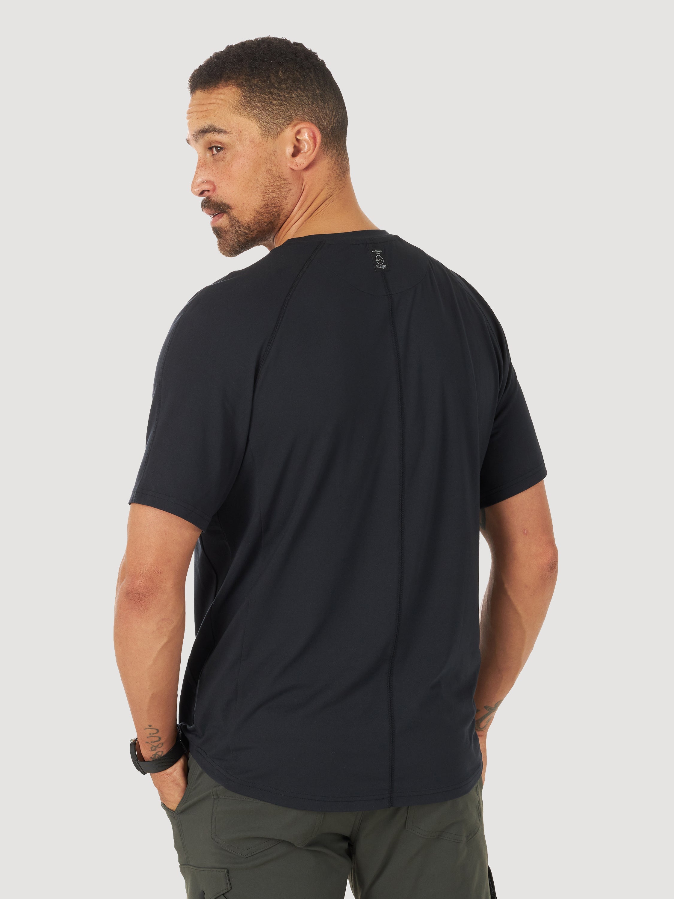 All Terrain Gear Tee à manches courtes Performance in Black T-shirts Wrangler   