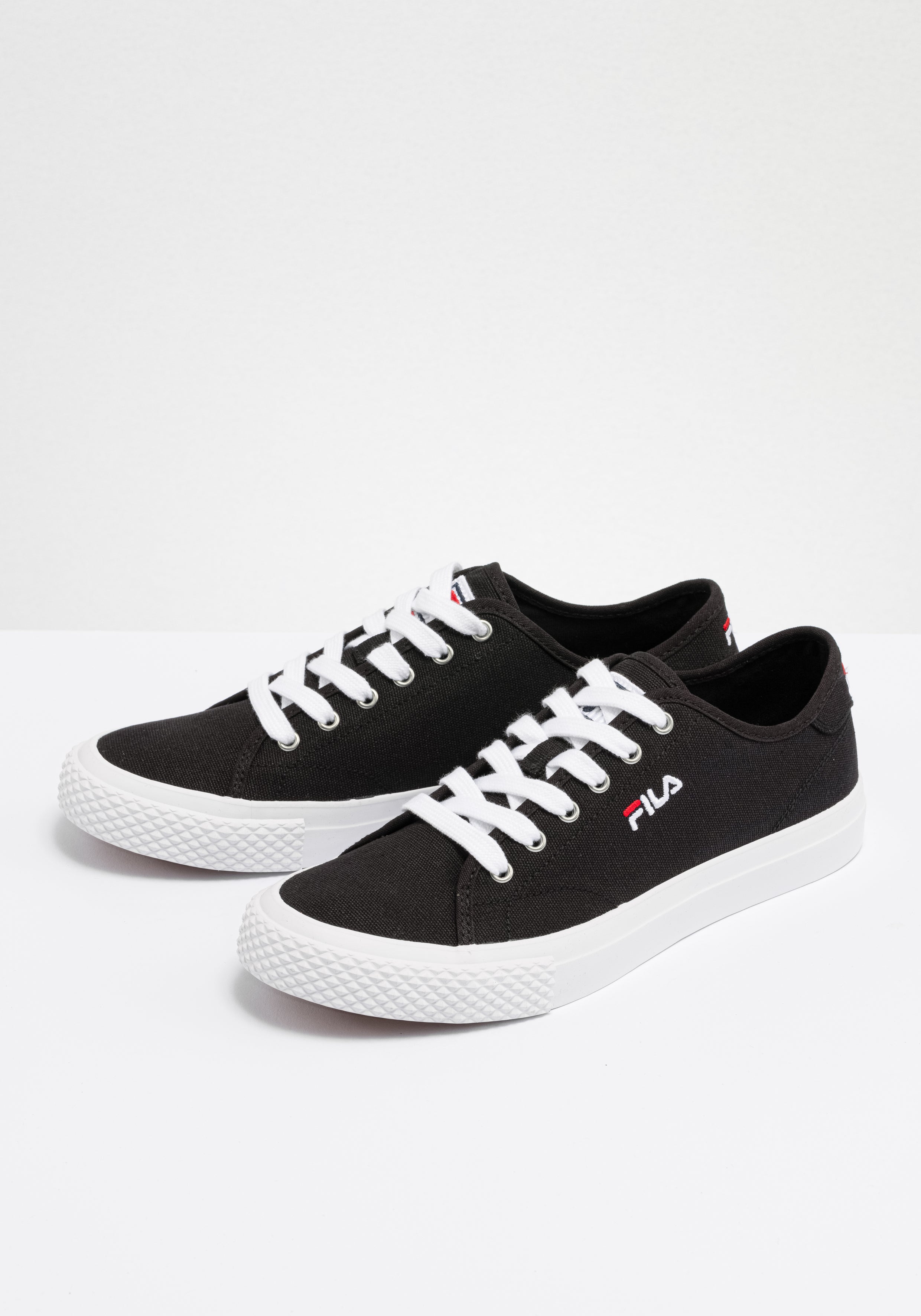 Pointer Classic Homme in Black Baskets Fila   